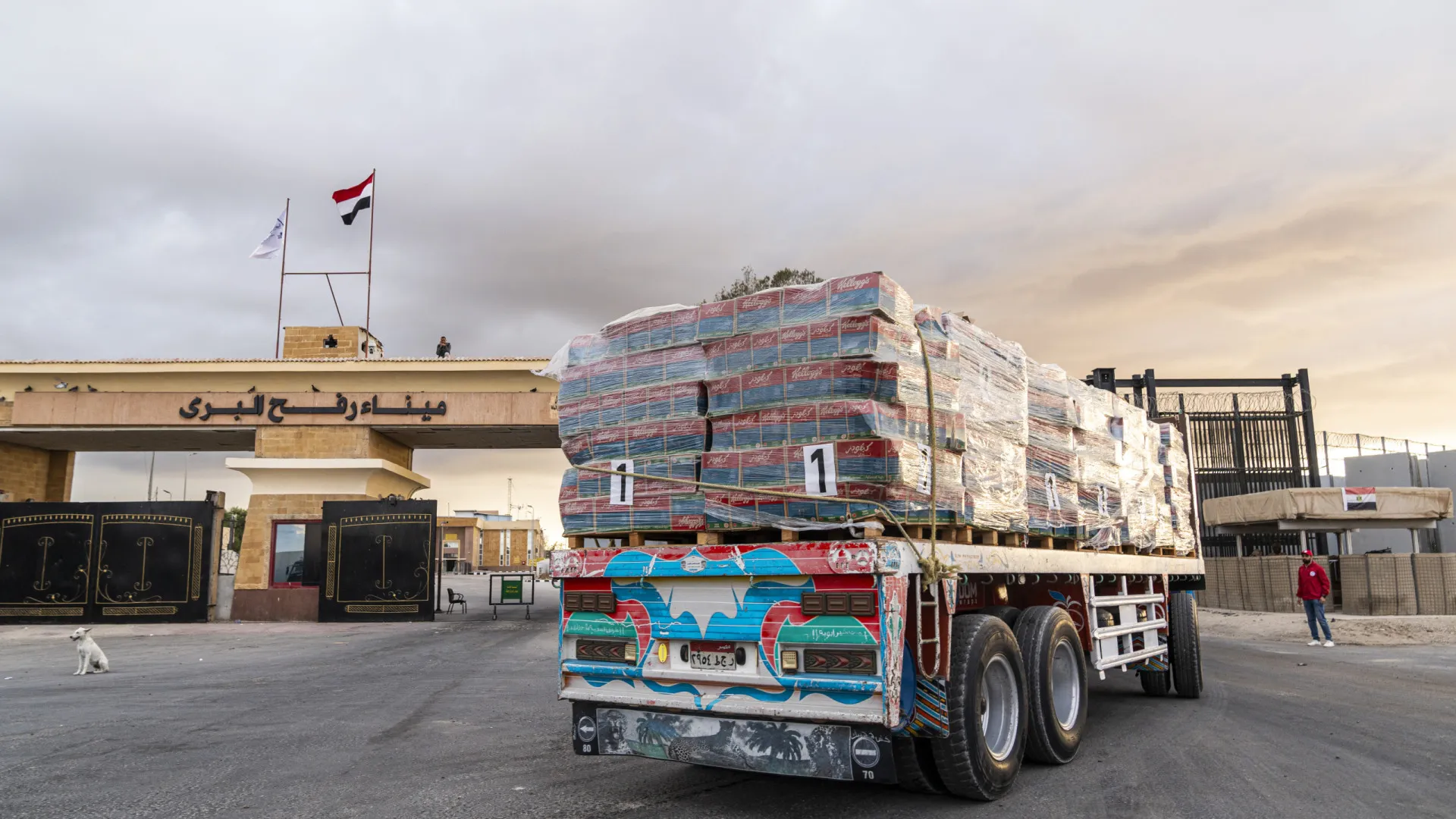 Ajuda humanitária começa a entrar em Gaza a partir do Egito