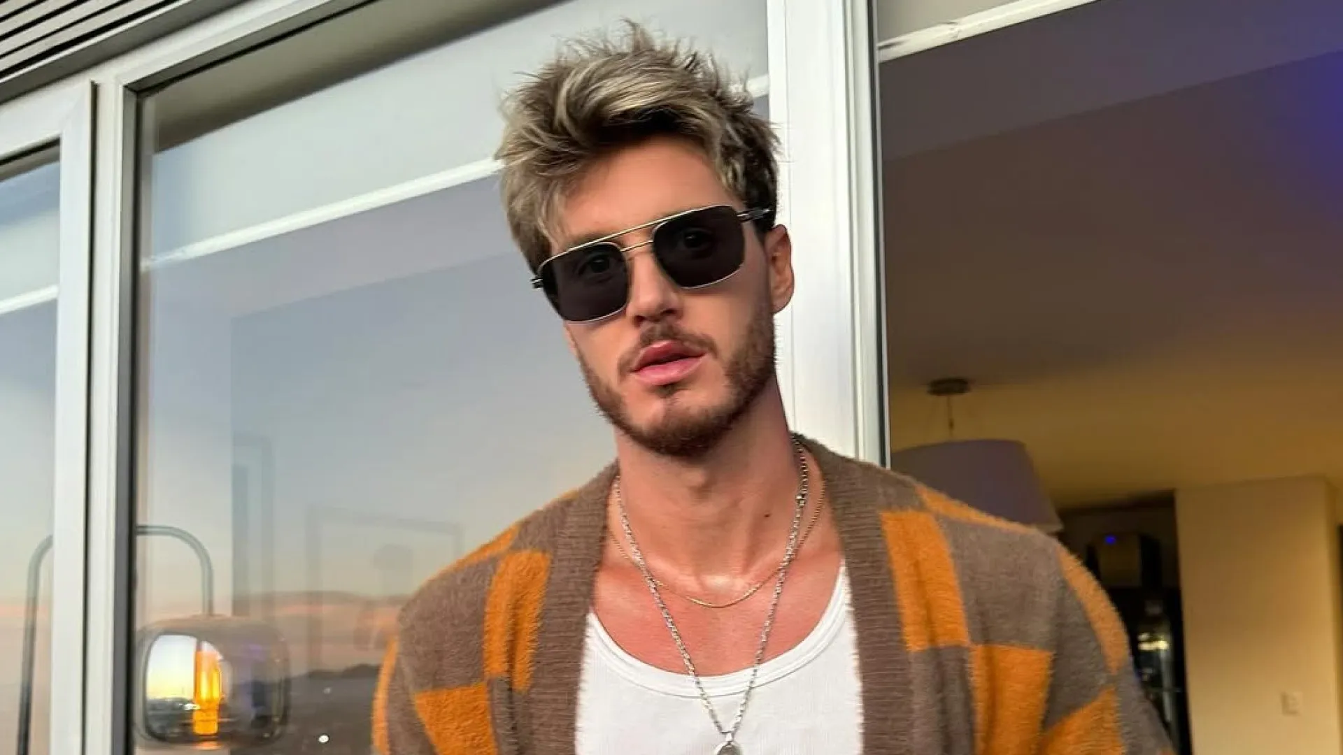 Morreu o cantor e modelo Fede Dorcaz após ser baleado. Tinha 29 anos