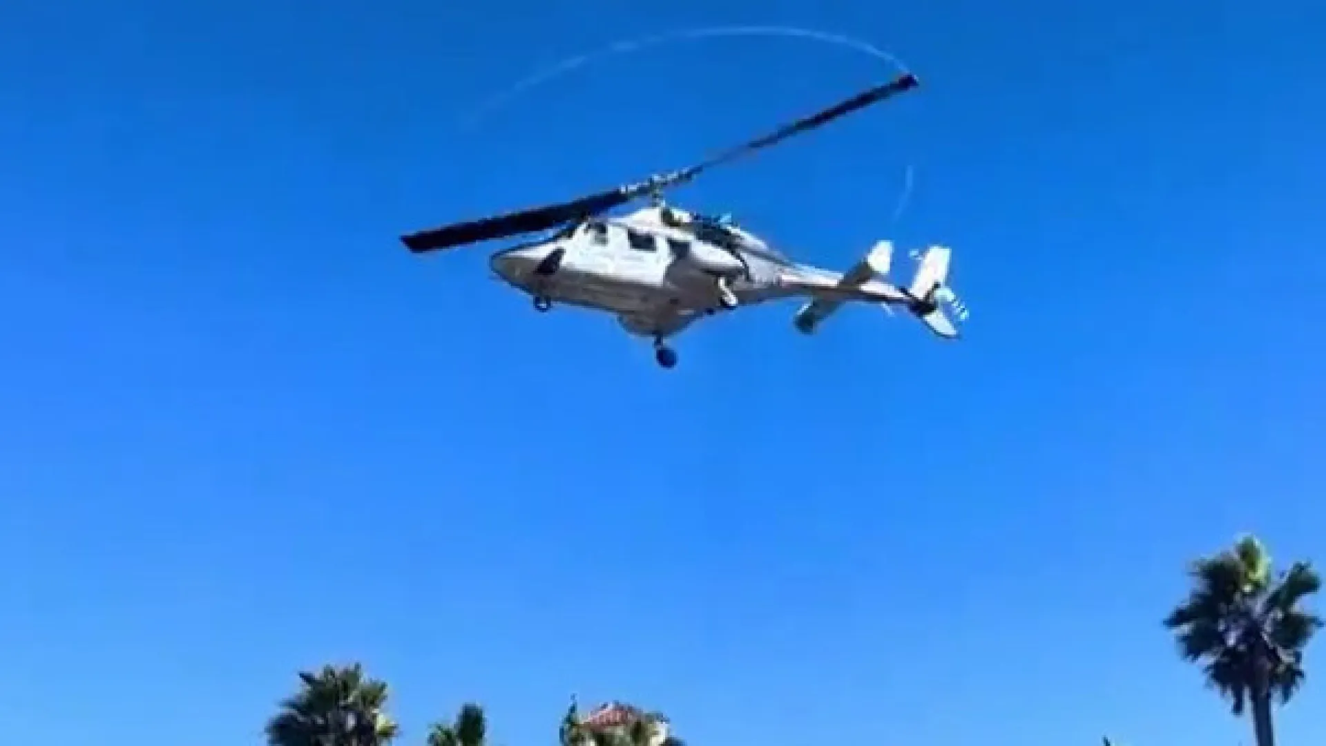 
                    Helicóptero despenha-se na Califórnia. Há uma criança entre os 5 feridos
                