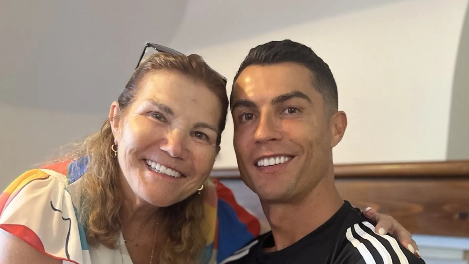 
                    Dolores Aveiro compra 