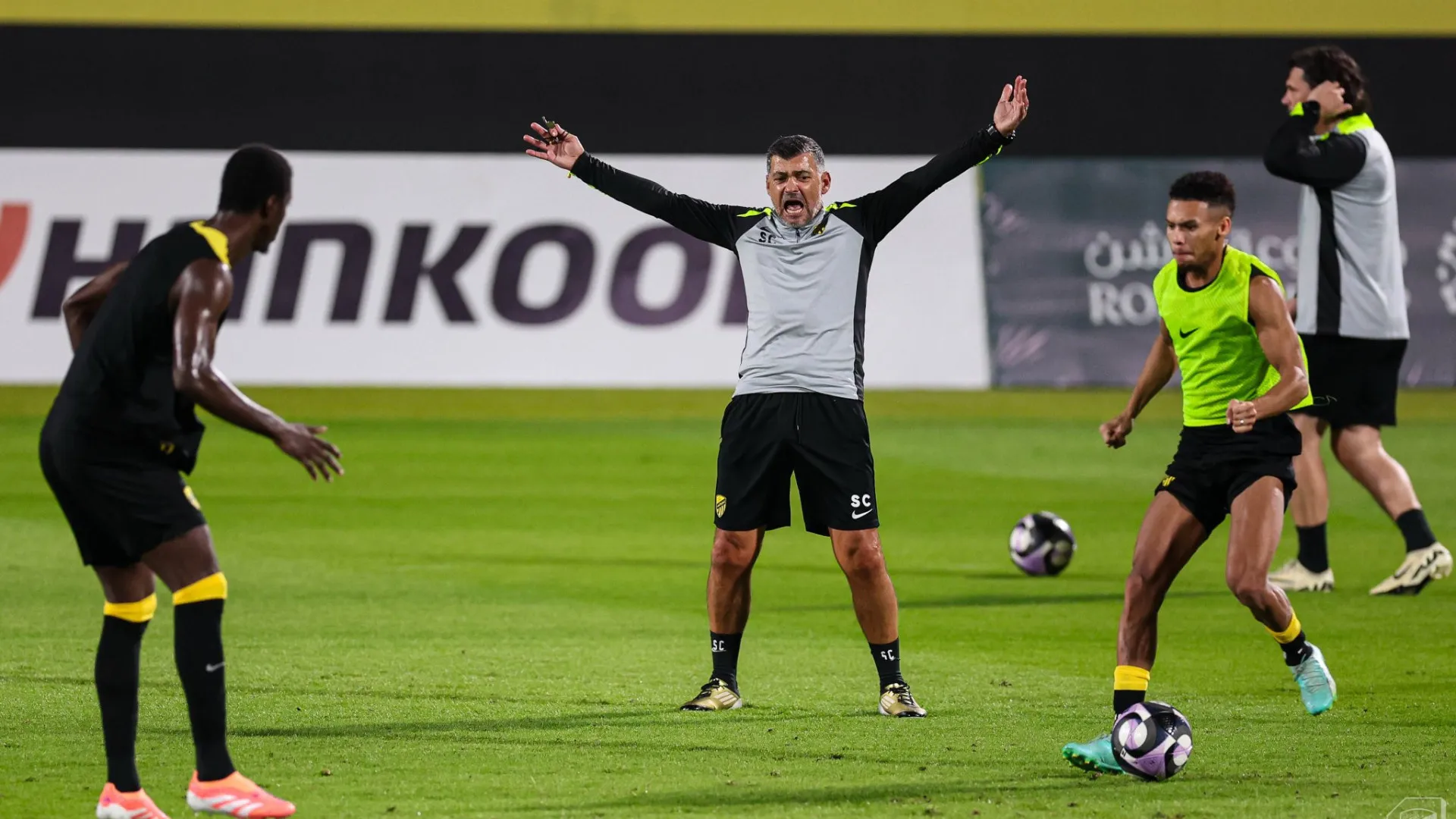 
                    Sérgio Conceição vai 'fervendo' às portas da estreia na Arábia Saudita
                