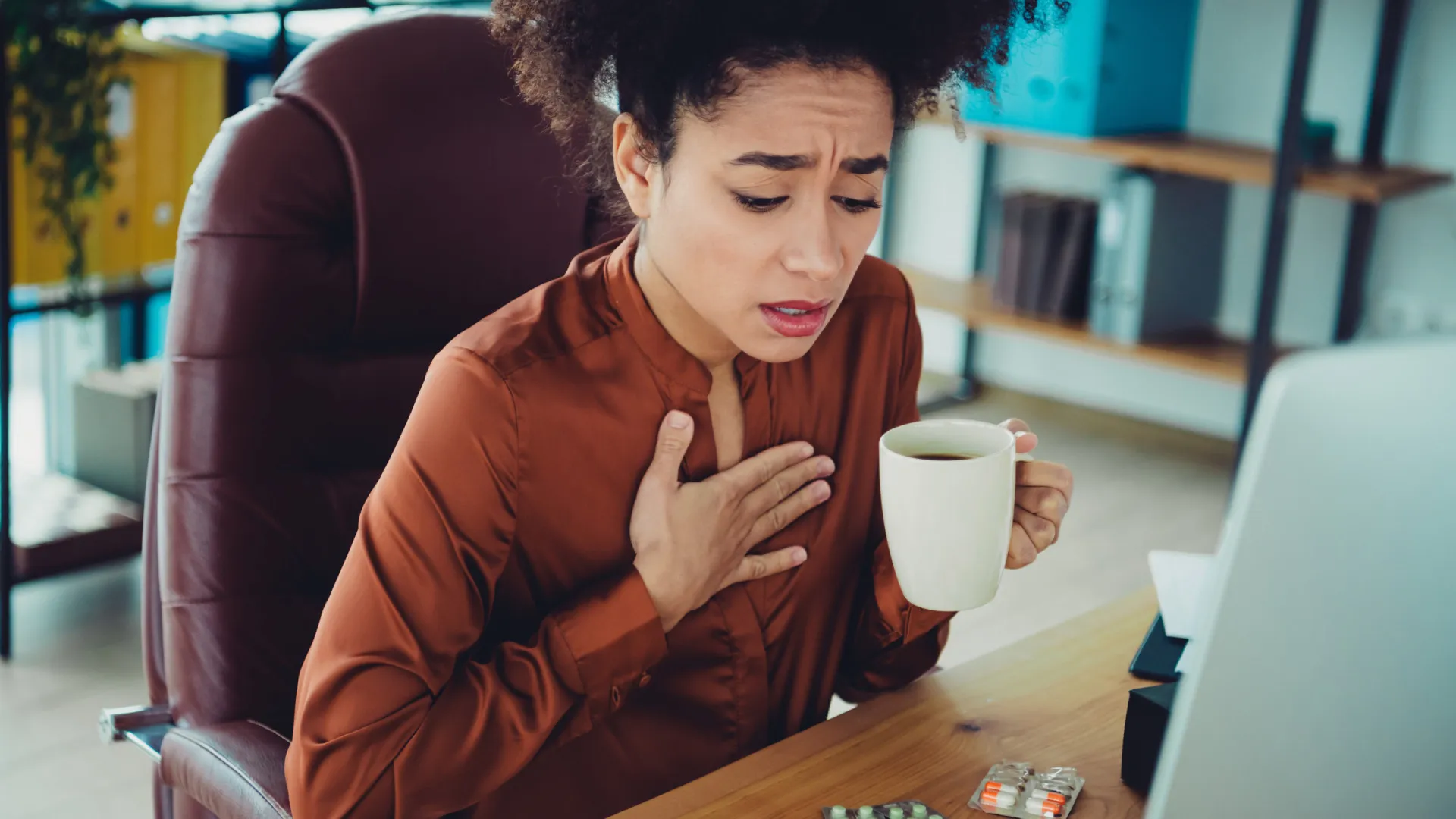 
                    Cuidado! Não tome estes 6 tipos de medicamentos com café
                