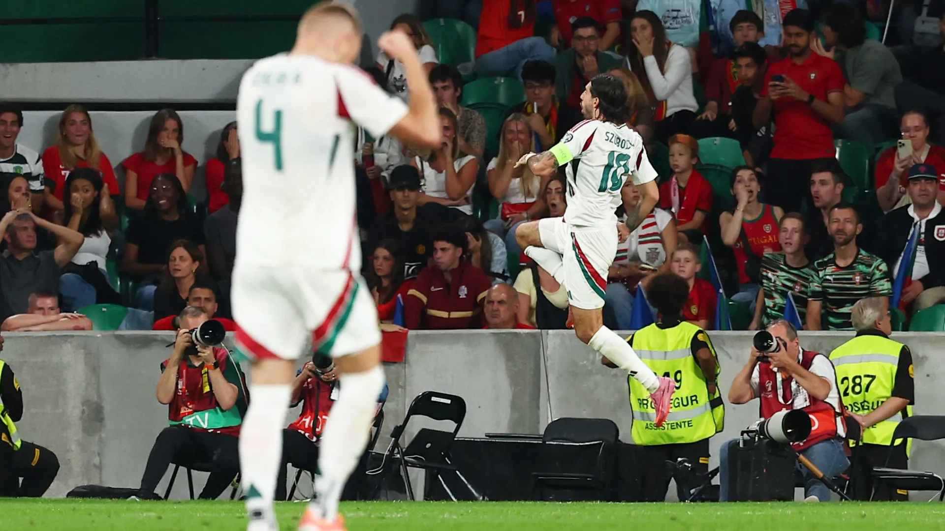 Promessa cumprida. Cristiano Ronaldo não se esqueceu de Szoboszlai