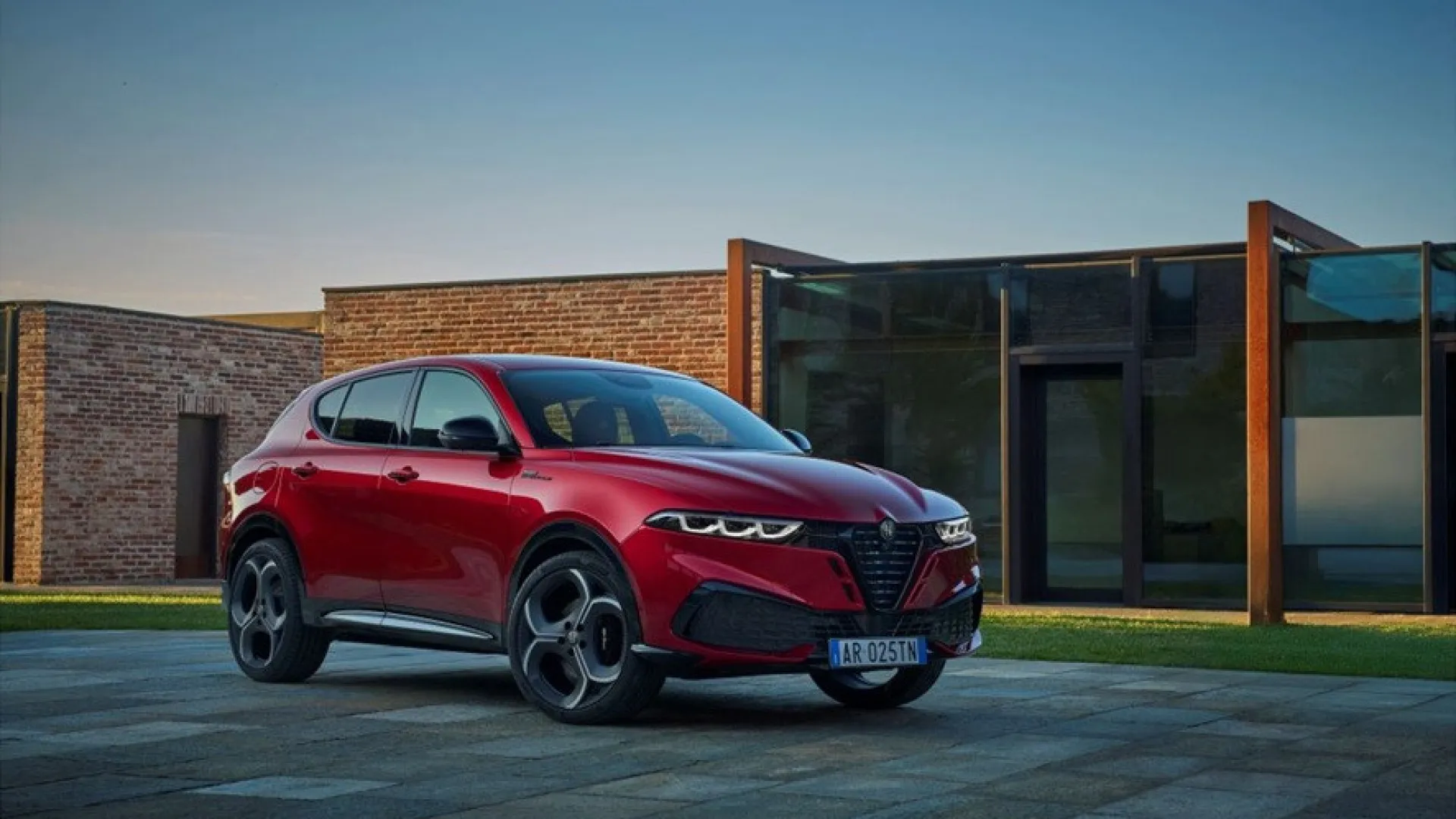 
                    Alfa Romeo Tonale renovado e com motorizações atualizadas
                