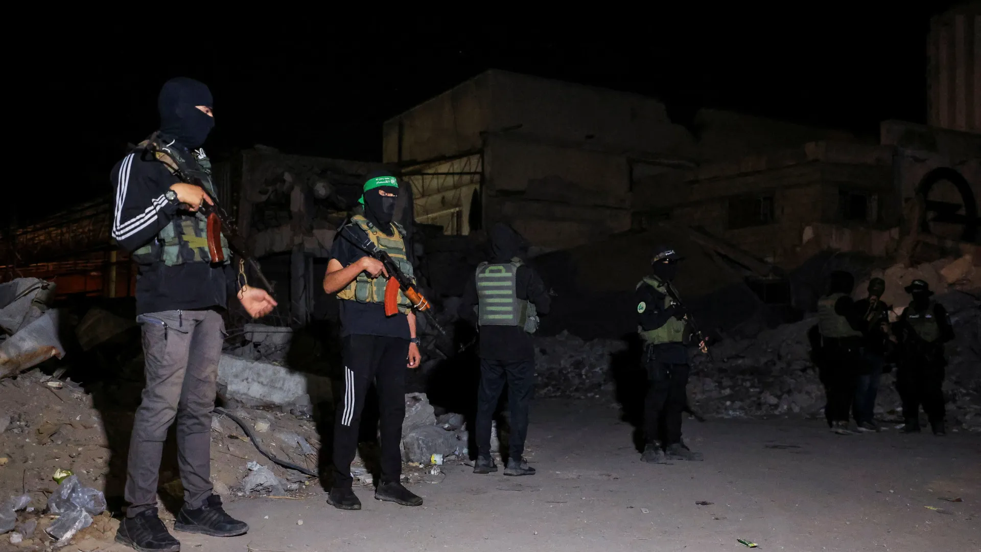 
                    Hamas vai entregar hoje à Cruz Vermelha corpo de mais um refém
                