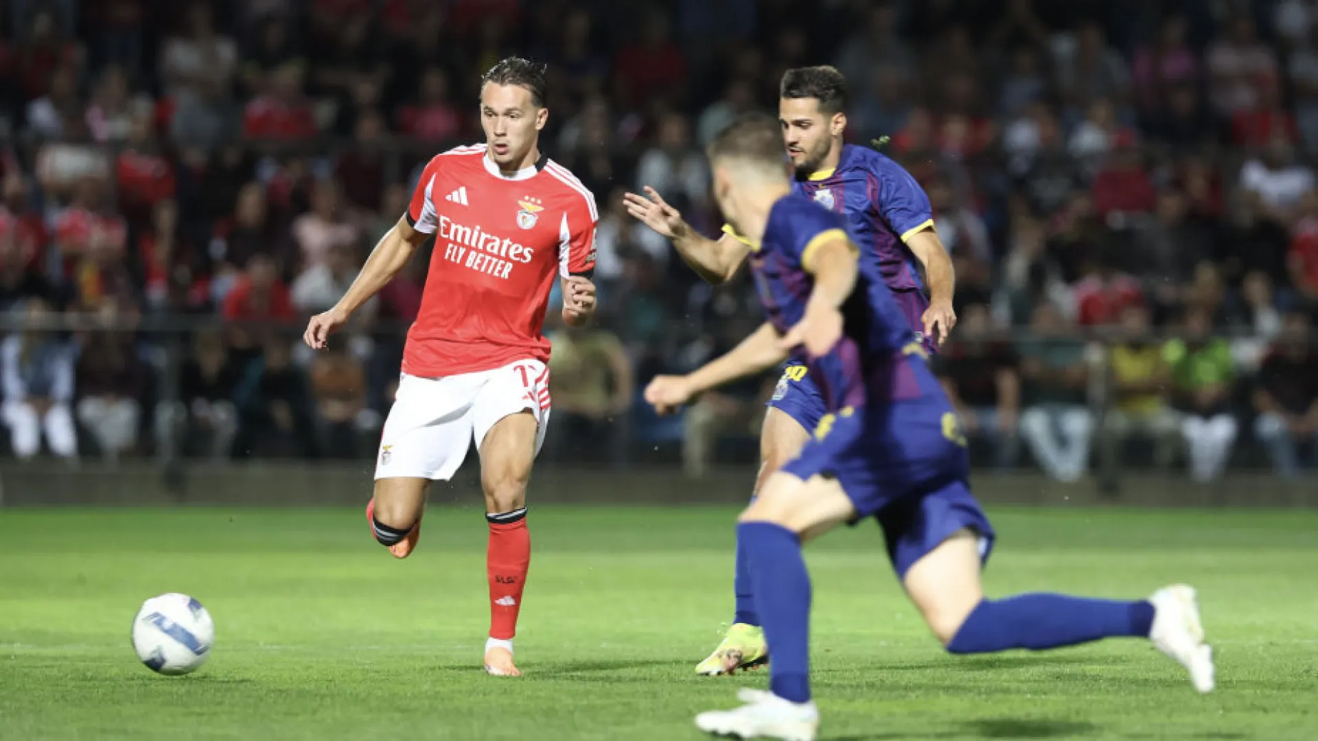 
                    EM DIRETO: Benfica elimina Chaves da Taça. Seguem-se FC Porto e Sporting
                