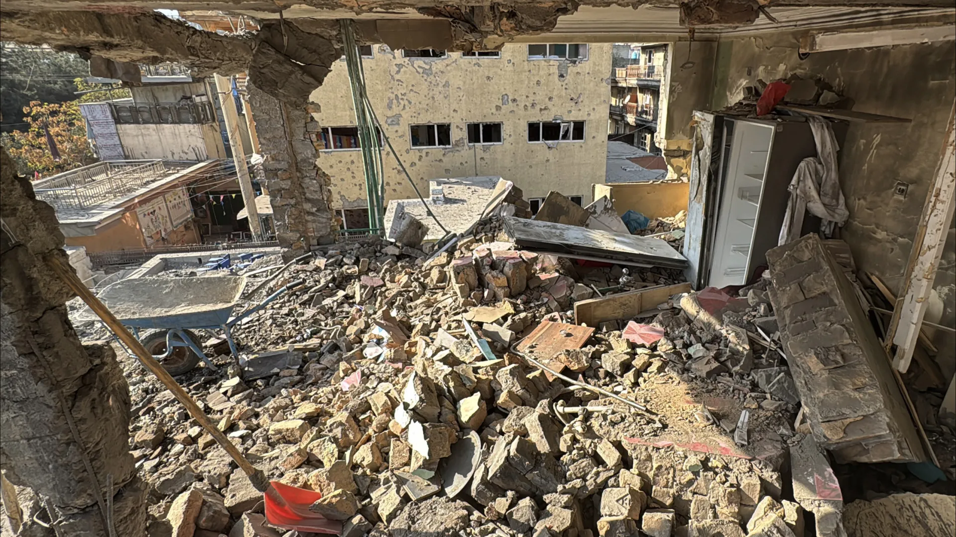 
                    Paquistão e Afeganistão há um mês em conflito com milhares de deslocados
                