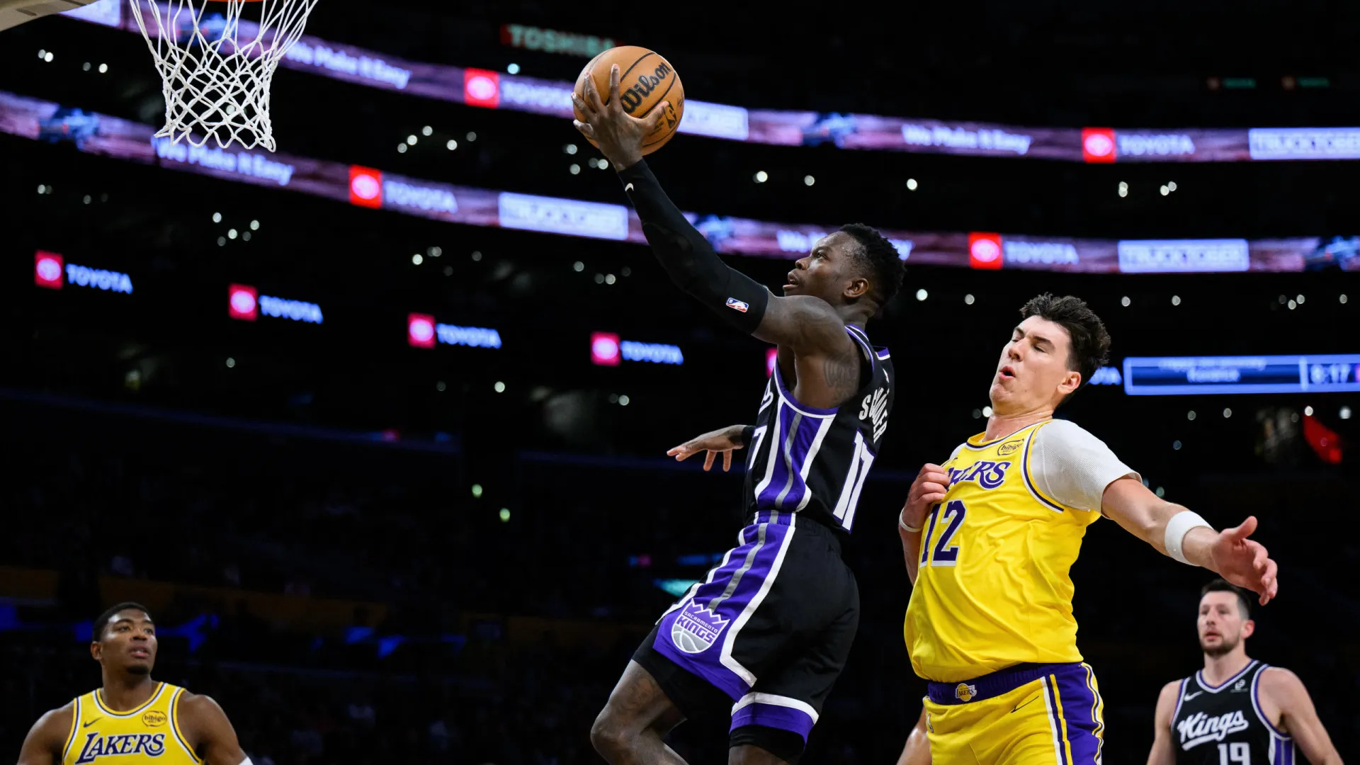 
                    LA Lakers vão de mal a pior e fecham pré-época com (mais uma) derrota
                