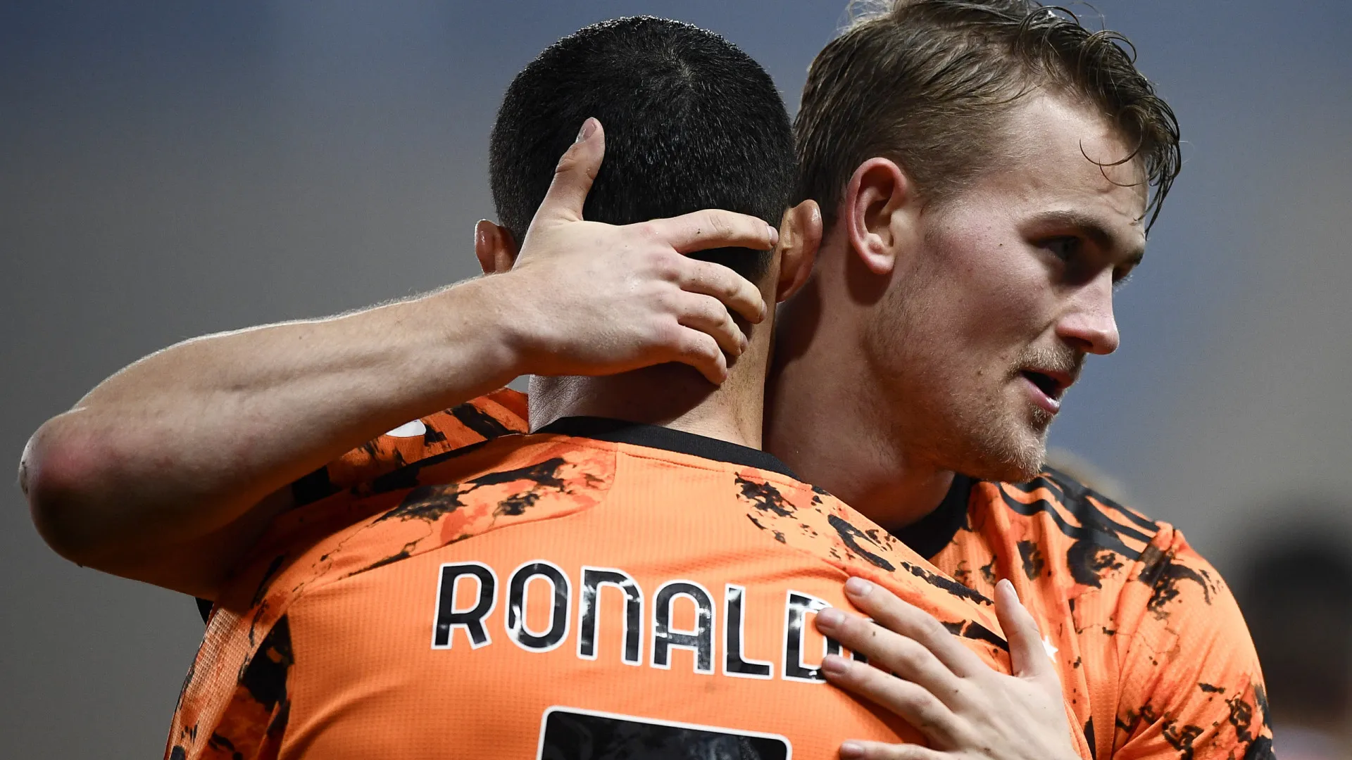 
                    Idolatra Cristiano Ronaldo e defende Ruben Amorim: 