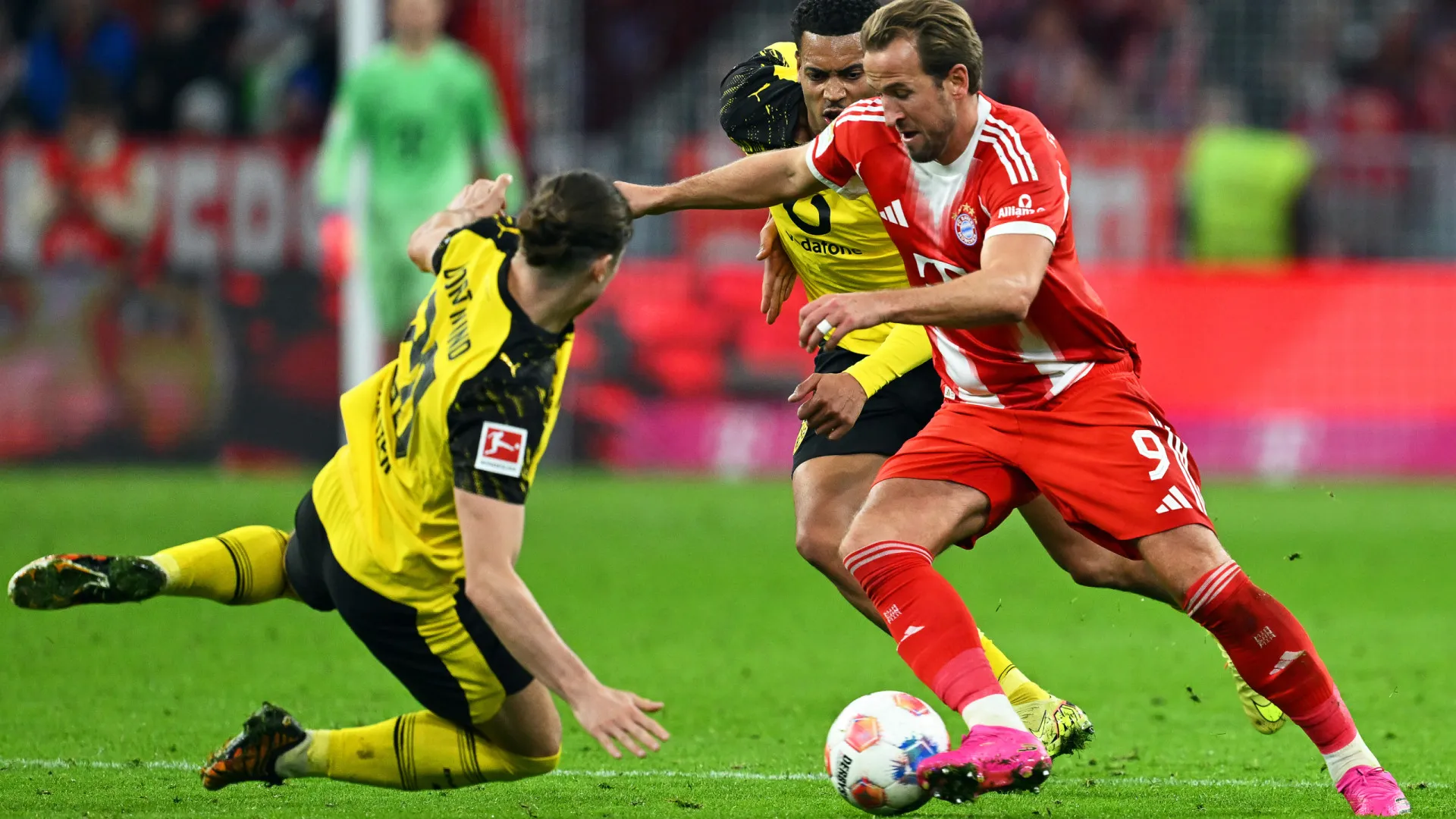 
                    Harry Kane volta a ser decisivo e dá vitória ao Bayern frente ao Dortmund
                