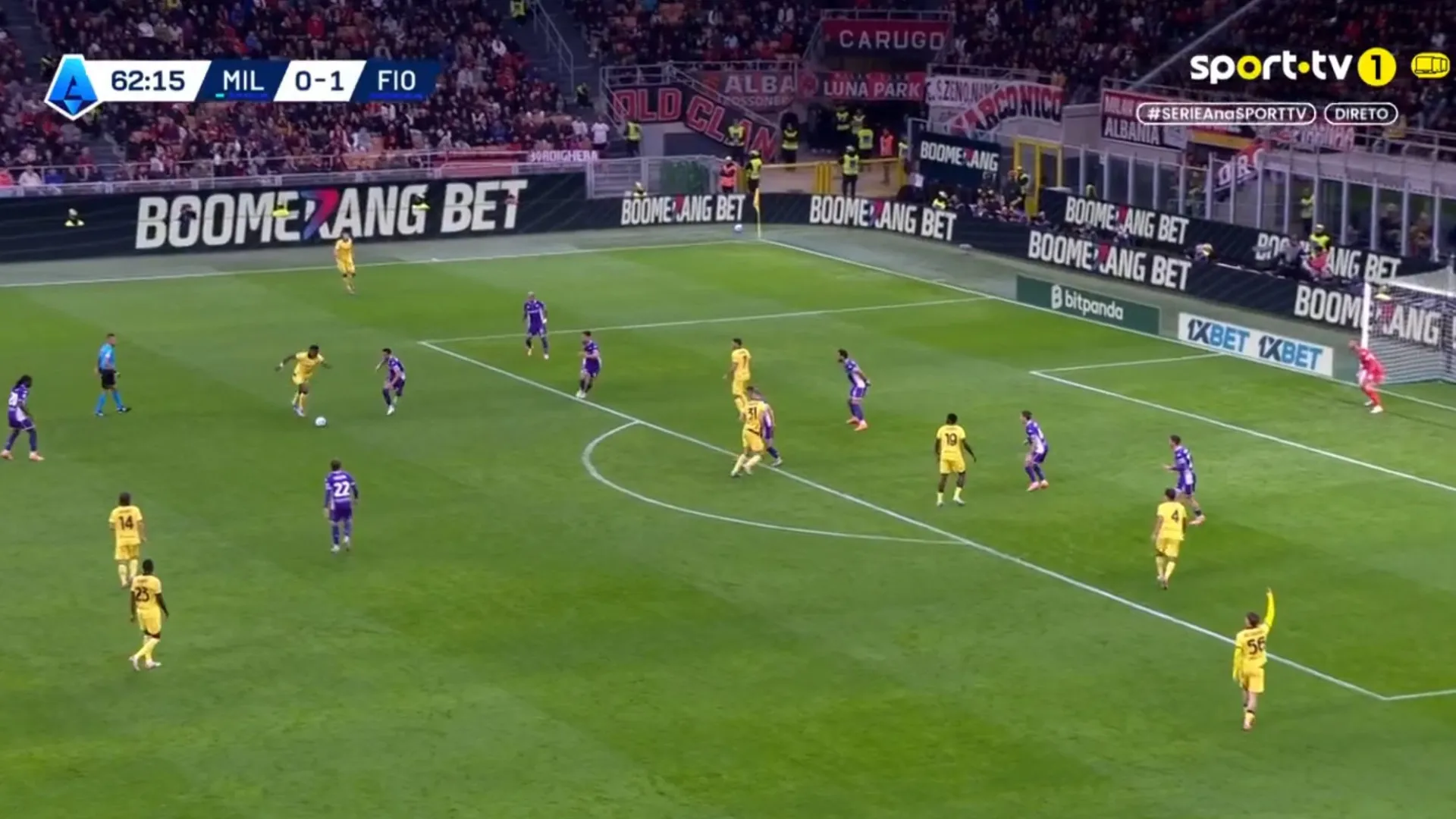 
                    Rafael Leão estreou-se a marcar na Serie A com este disparo à Fiorentina
                