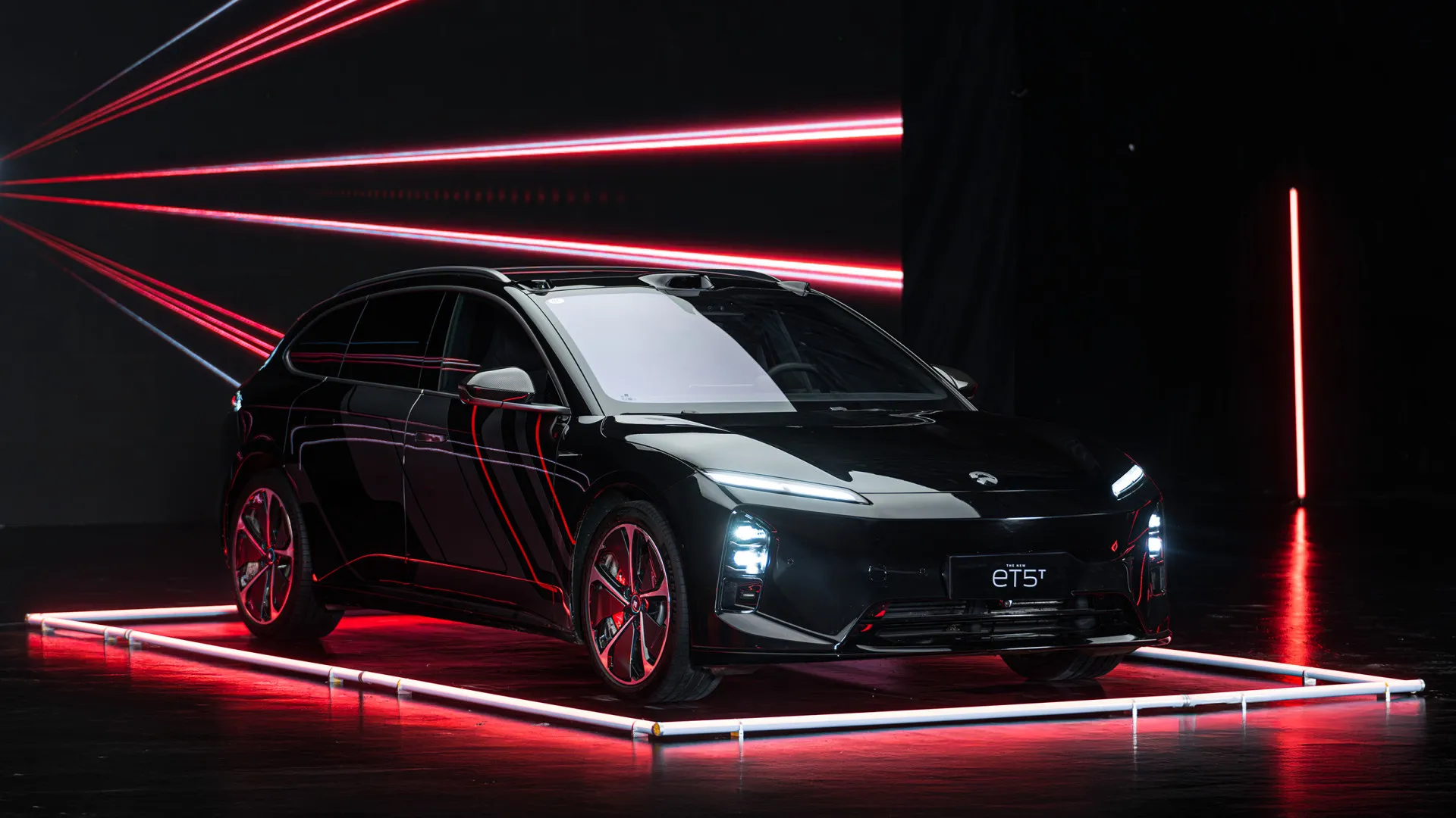 
                    Este Nio inspira-se em 'Tron: Ares' e está limitado a 555 unidades
                