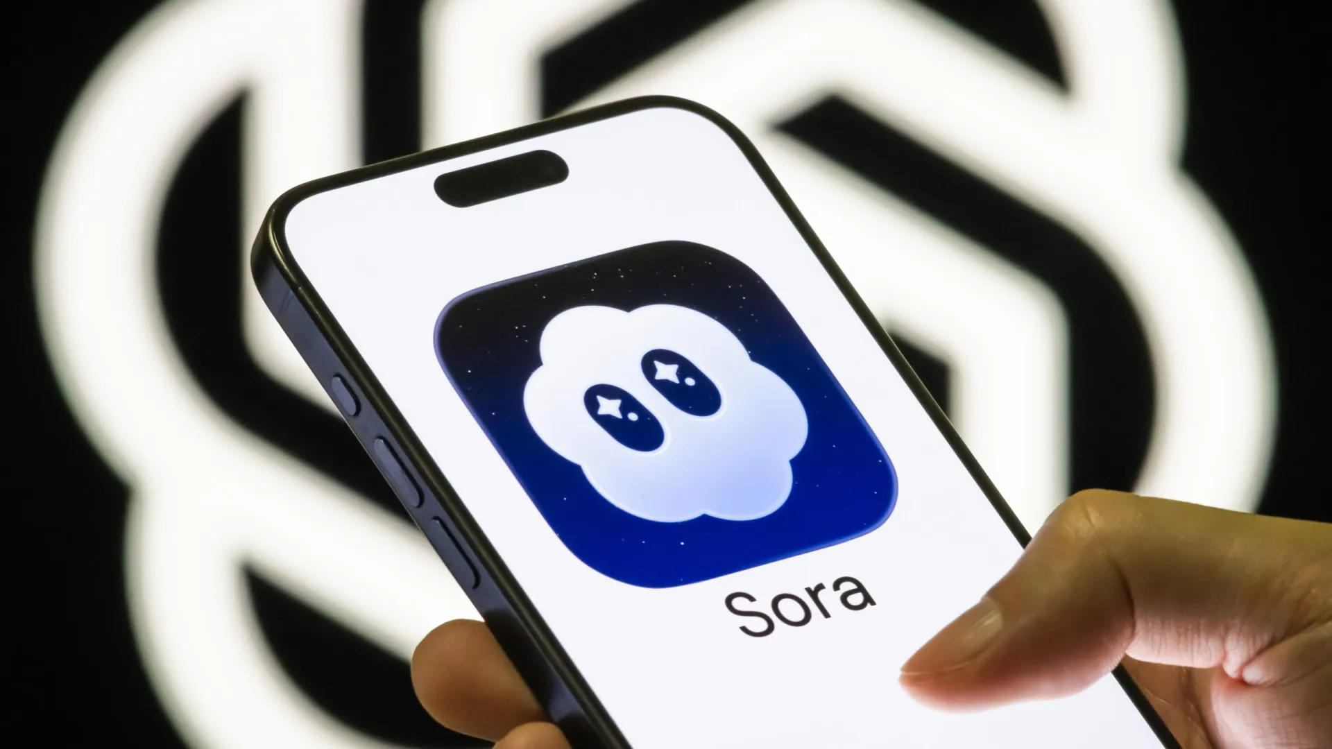 
                    A Sora, a nova aplicação da OpenAI, produz desinformação 80% das vezes
                