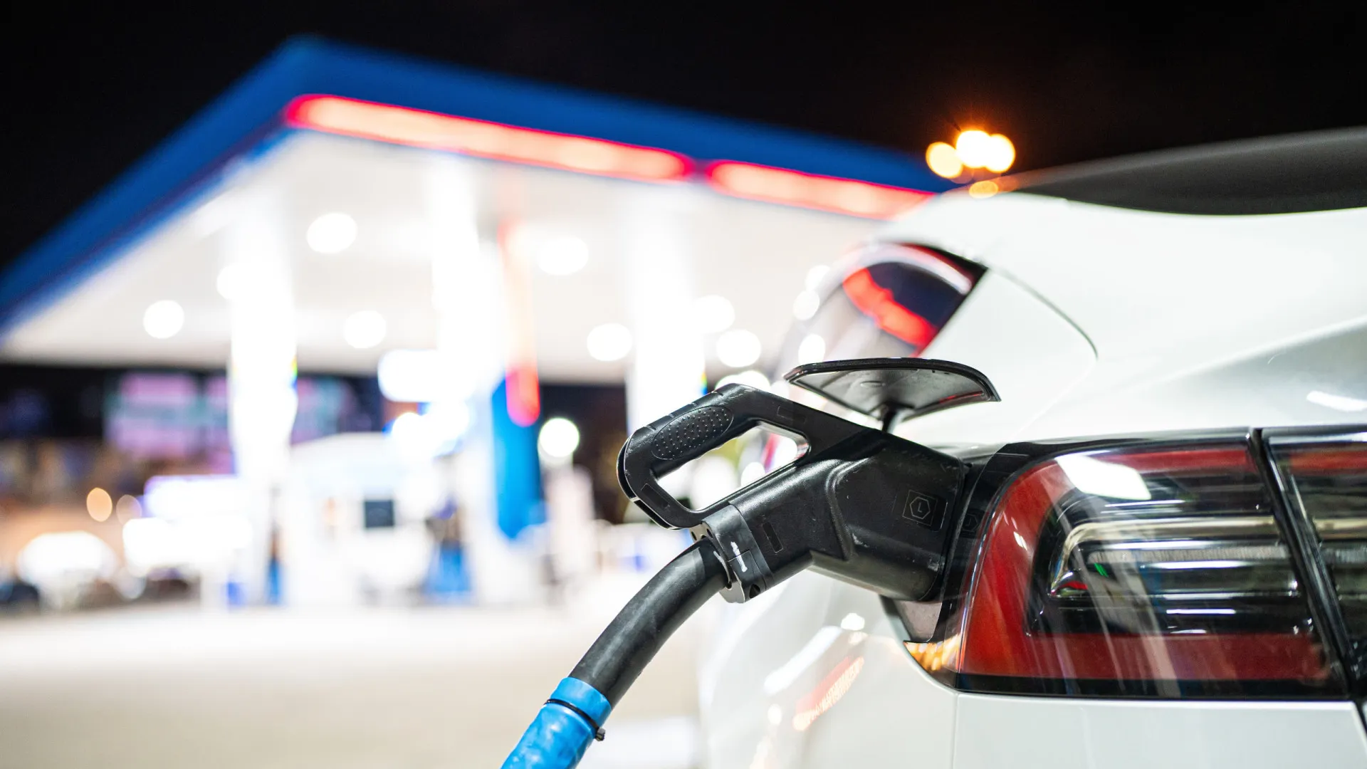 
                    Carros elétricos? Fabricantes não pensaram nos clientes, diz ex-dirigente
                
