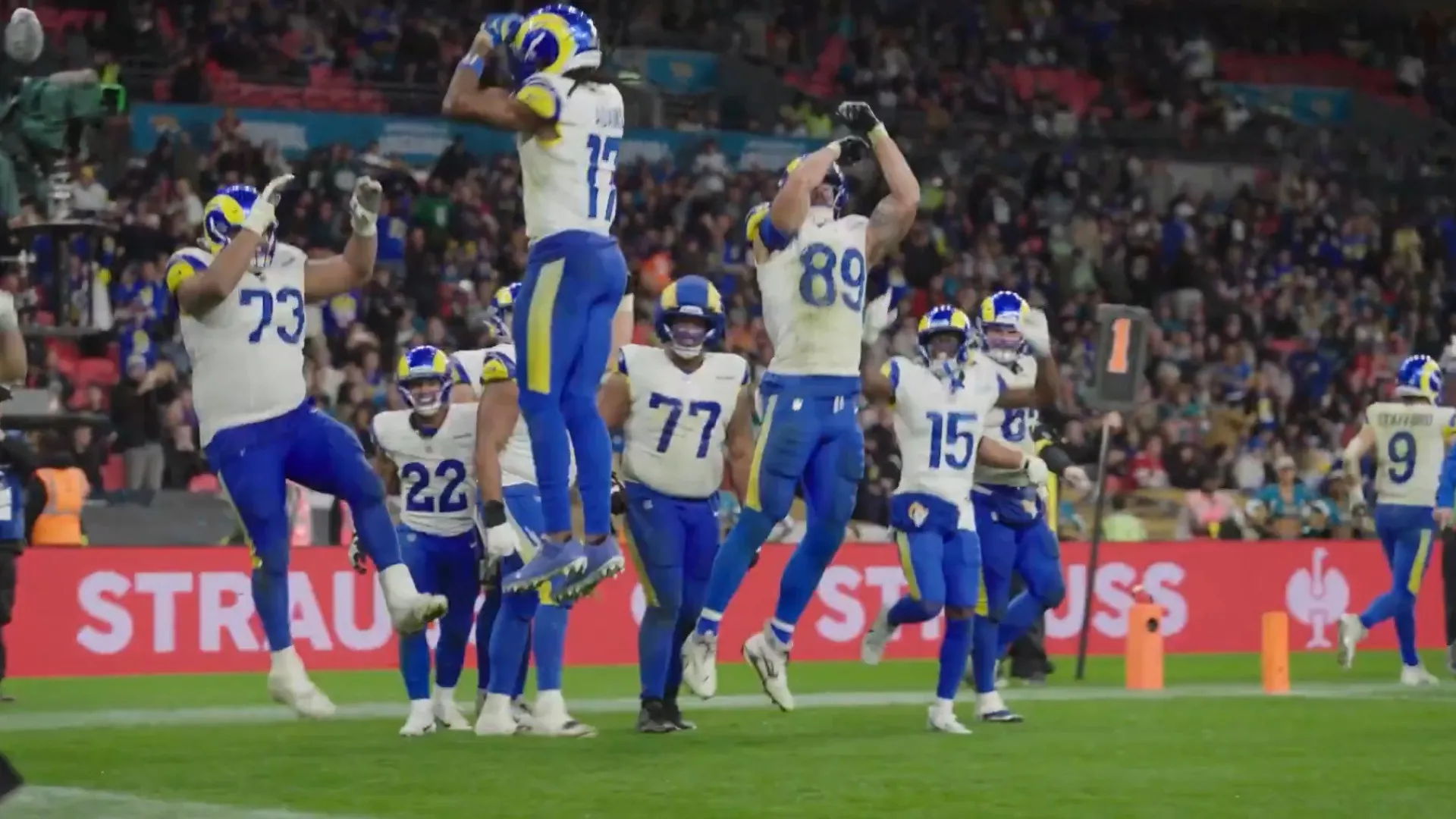 
                    'Siiii' de Cristiano Ronaldo tem novo 'voo' e dá que falar... na NFL
                