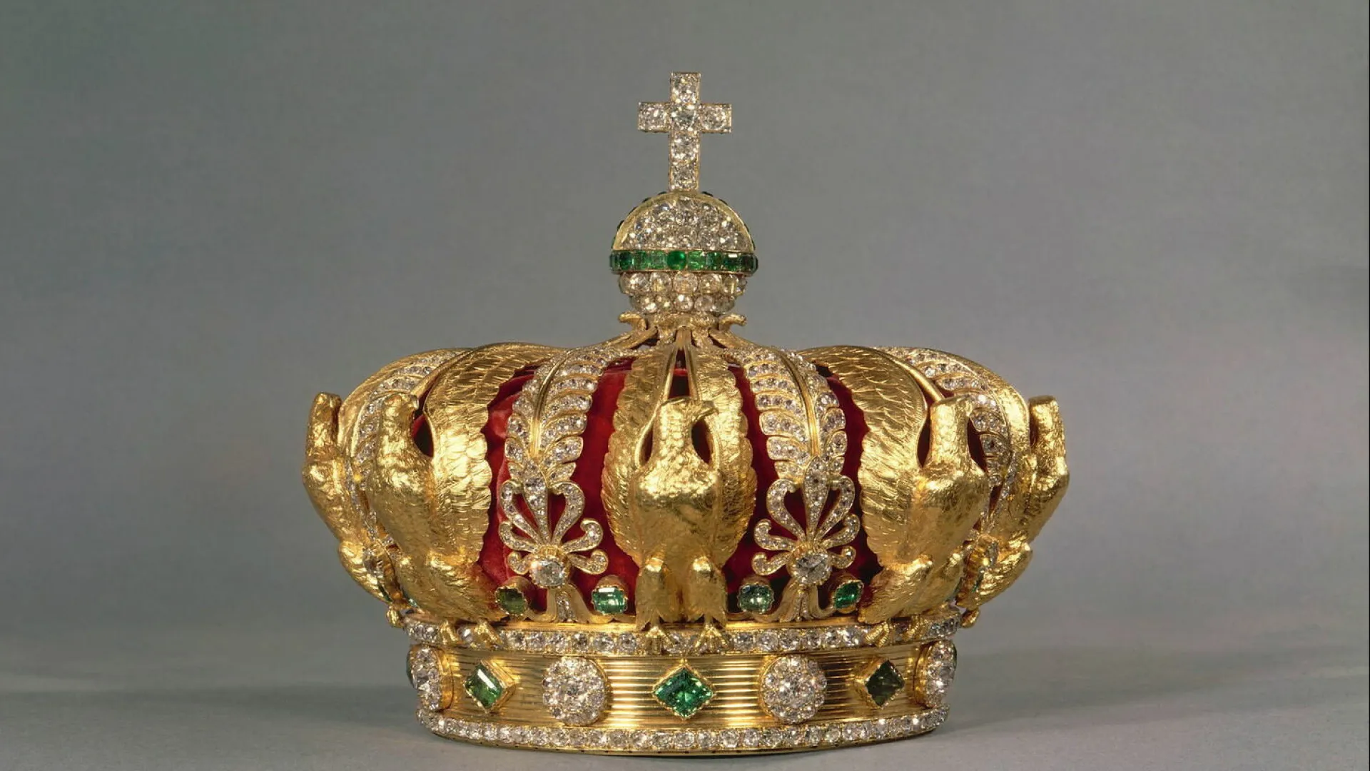 
                    Coroa de imperatriz sofreu 