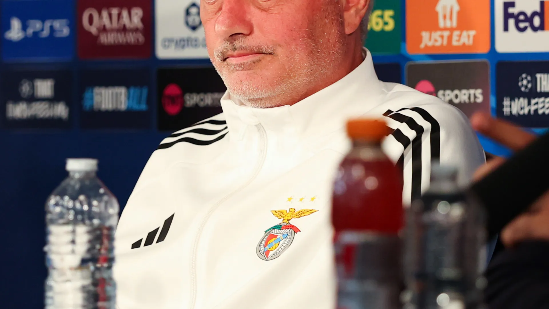 
                    Mourinho ataca Lage no Benfica: 