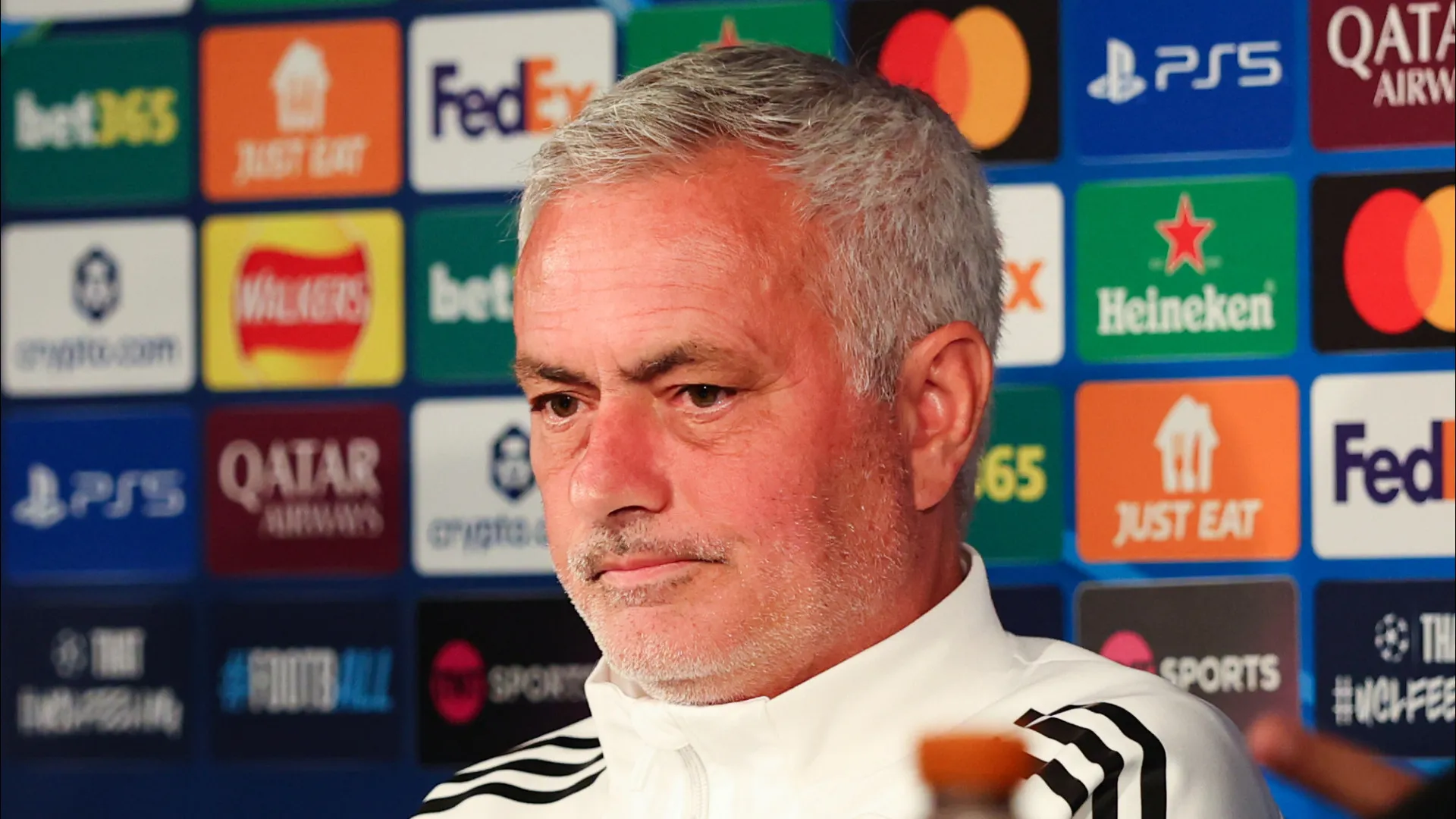 Mourinho ataca Lage no Benfica: