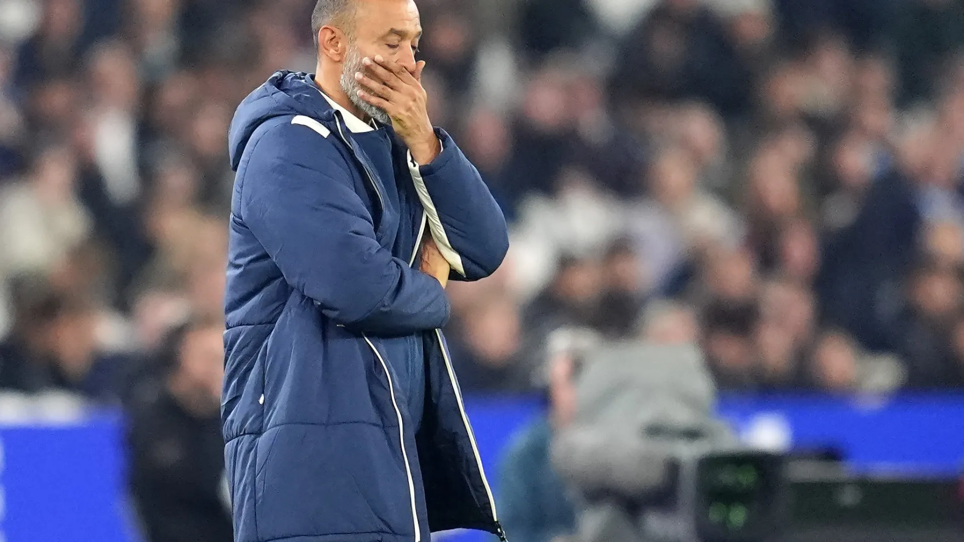 
                    Pesadelo para NES. West Ham perde e volta a ser abandonado pelos adeptos
                
