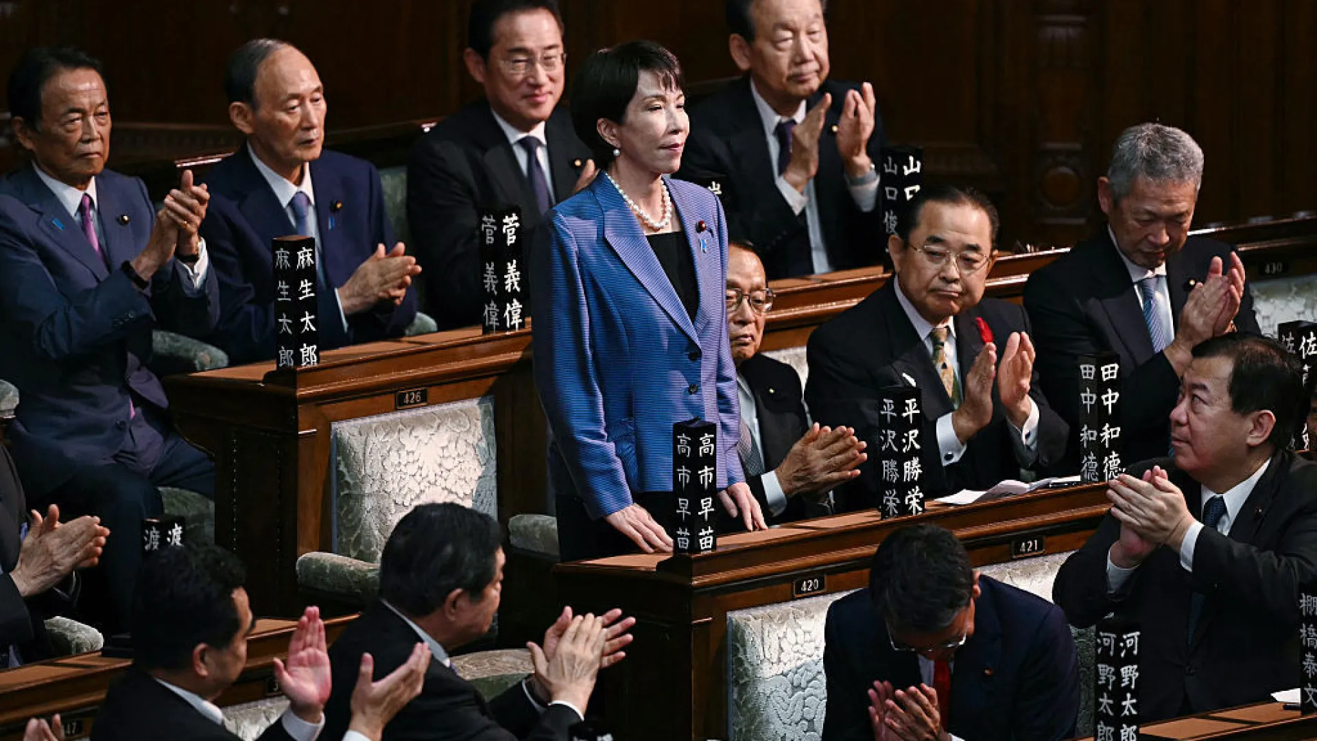 
                    Primeira-ministra japonesa com poder reforçado aberta ao diálogo com a China
                