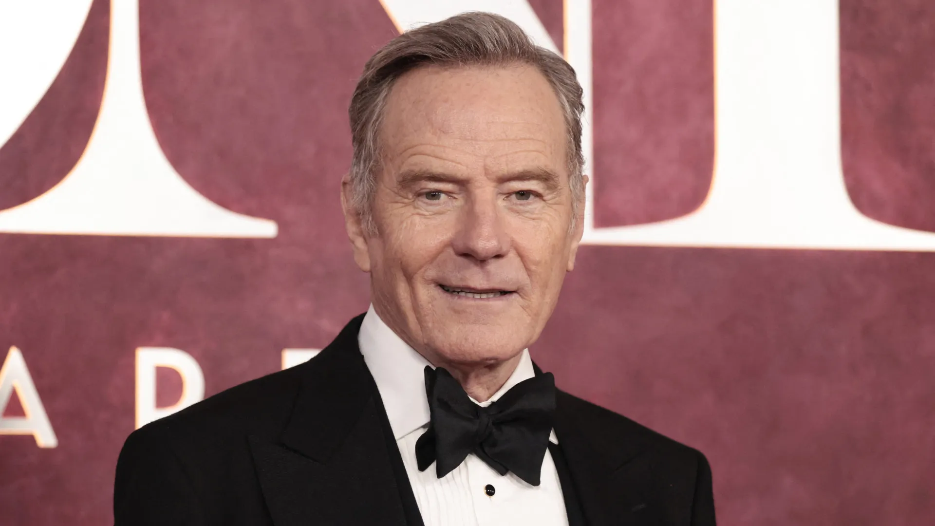 
                    Bryan Cranston une-se à OpenAI para limitar vídeos criados com IA
                