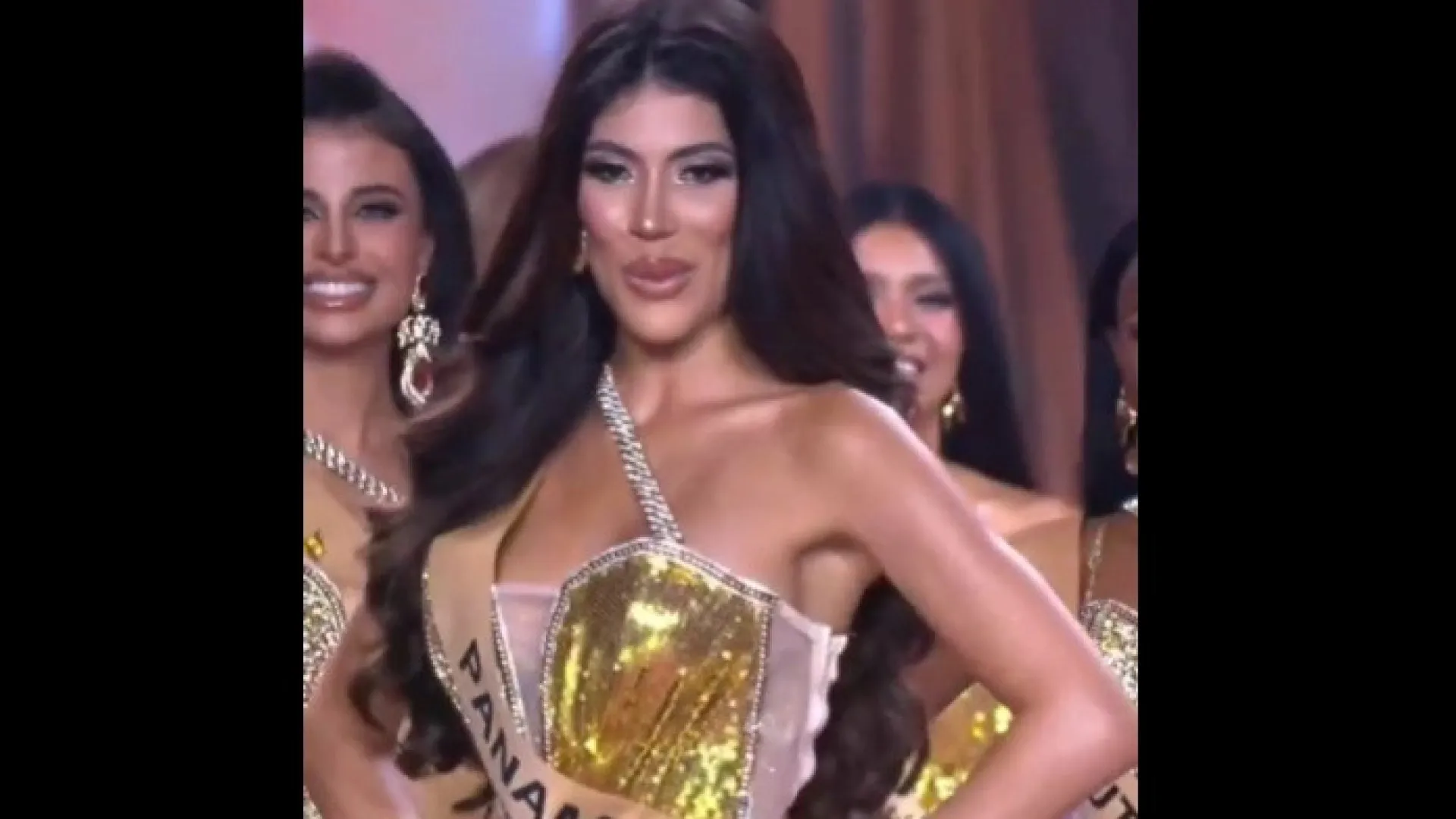 
                    Miss festeja vitória e... volta ao lugar. Afinal, percebeu mal 
                