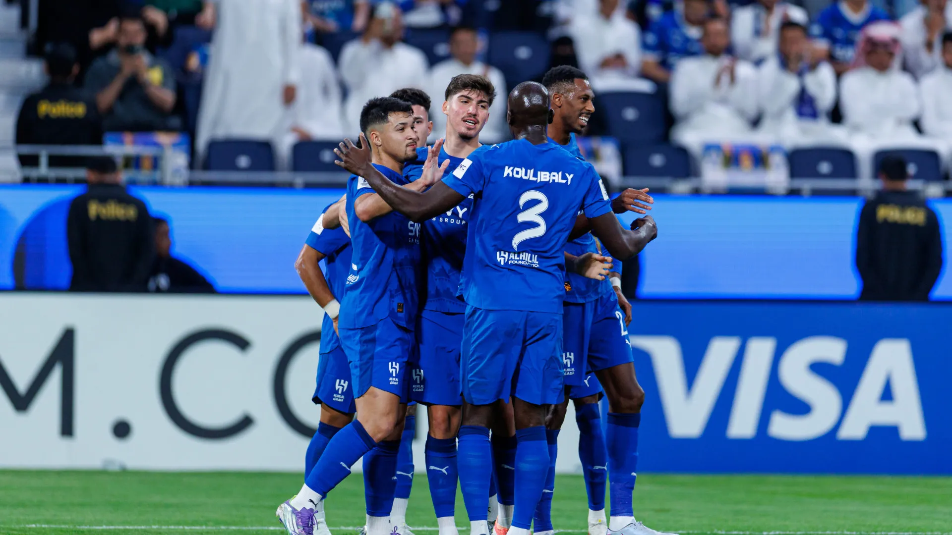 
                    'Ficha limpa'. Ruben Neves assiste na vitória do Al Hilal ante o Al Sadd
                