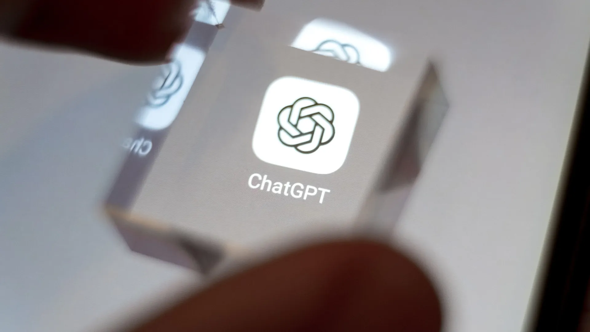
                    Queixam-se de delírios, paranoia e crises emocionais após usar ChatGPT
                