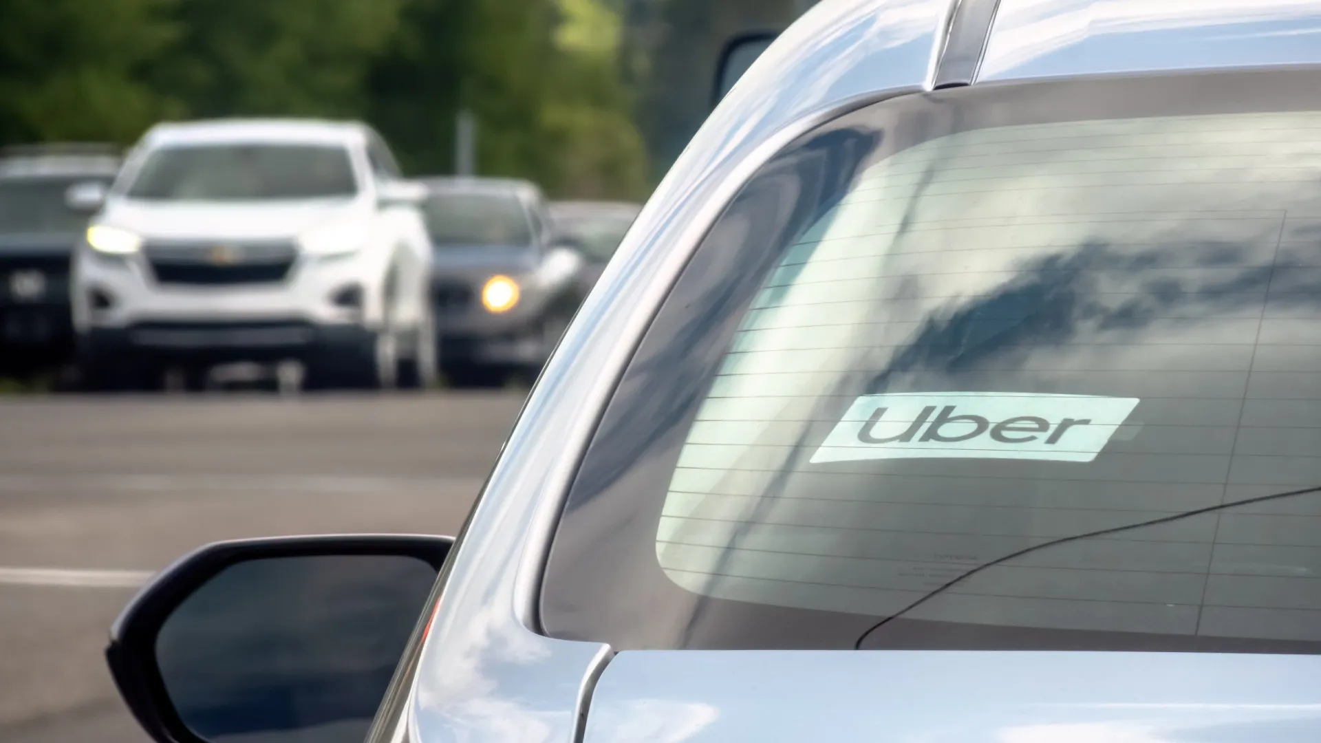 
                    Após críticas, Uber nega redução de tarifas mas admite ajustes 