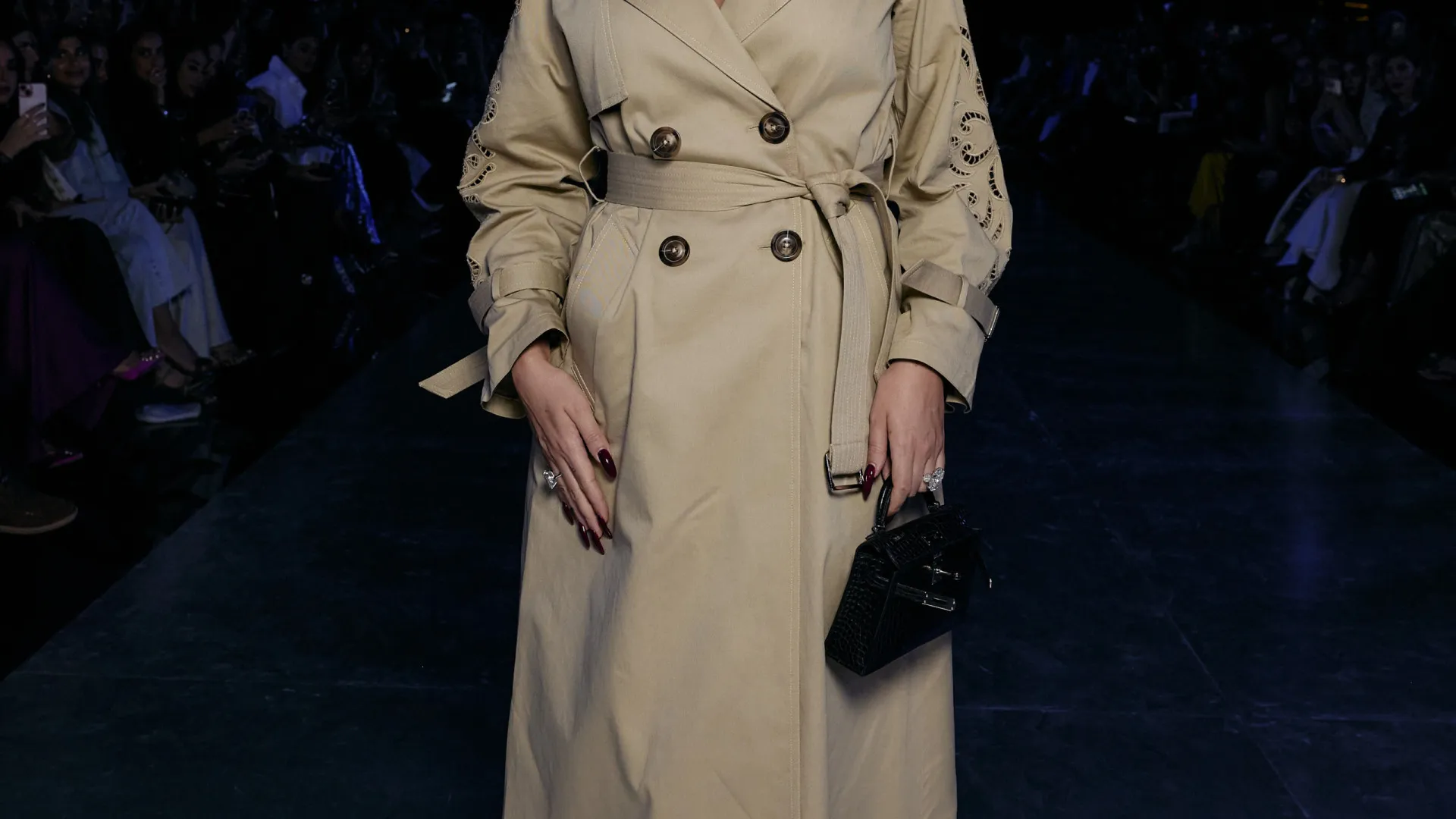 
                    Sem looks ousados, Georgina Rodríguez brilha no Riyadh Fashion Week
                