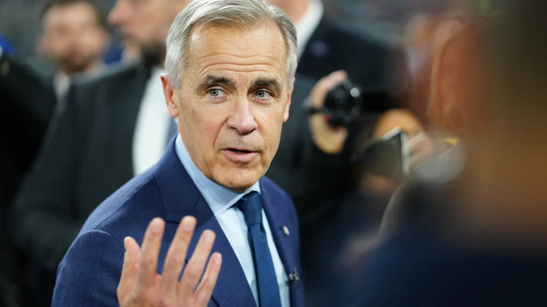 
                    Tarifas? Carney vê ameaças de Trump como tática de negociação comercial
                