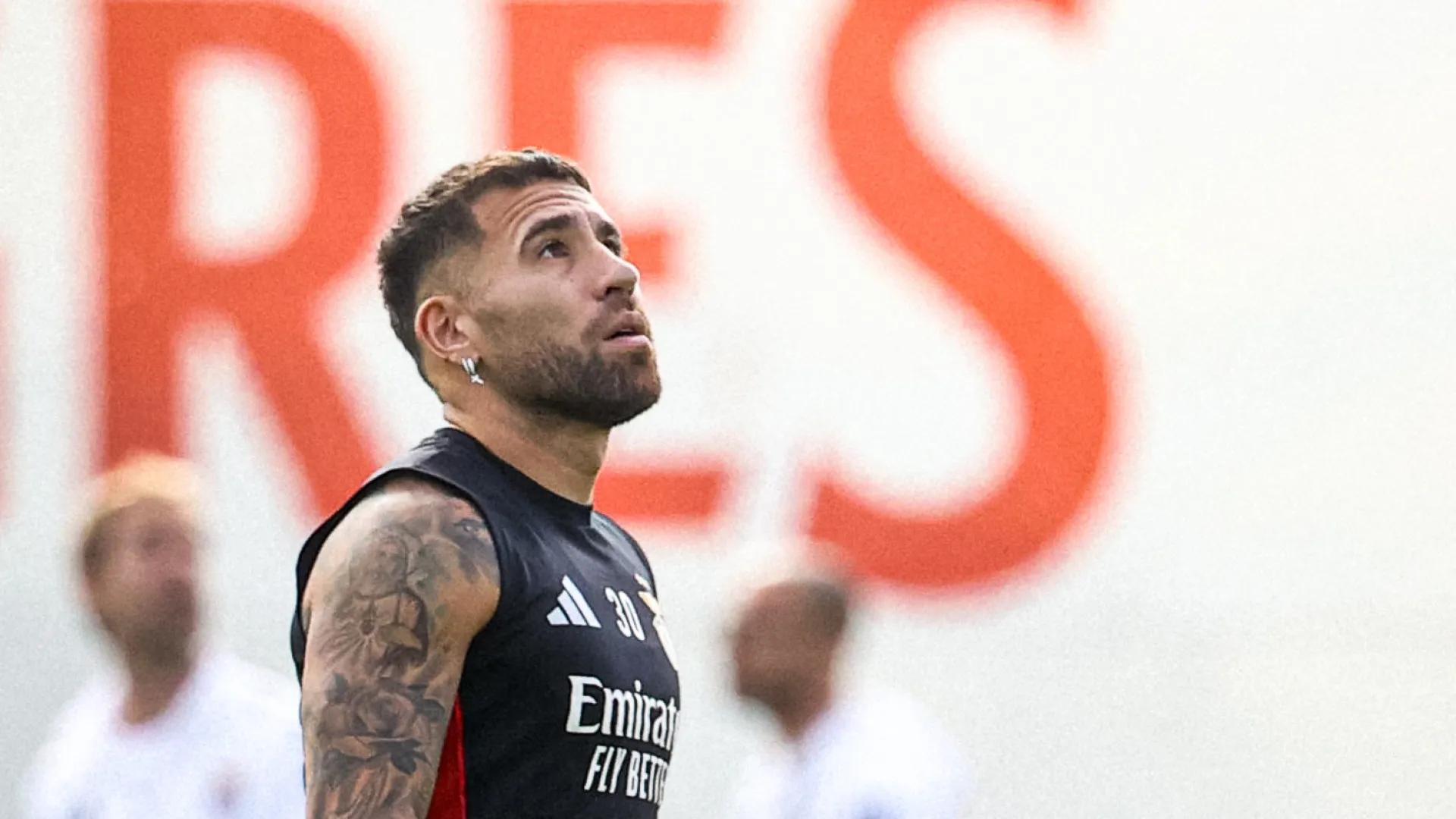 
                    Muitos sorrisos e um 'reforço' no treino do Benfica antes do Arouca
                