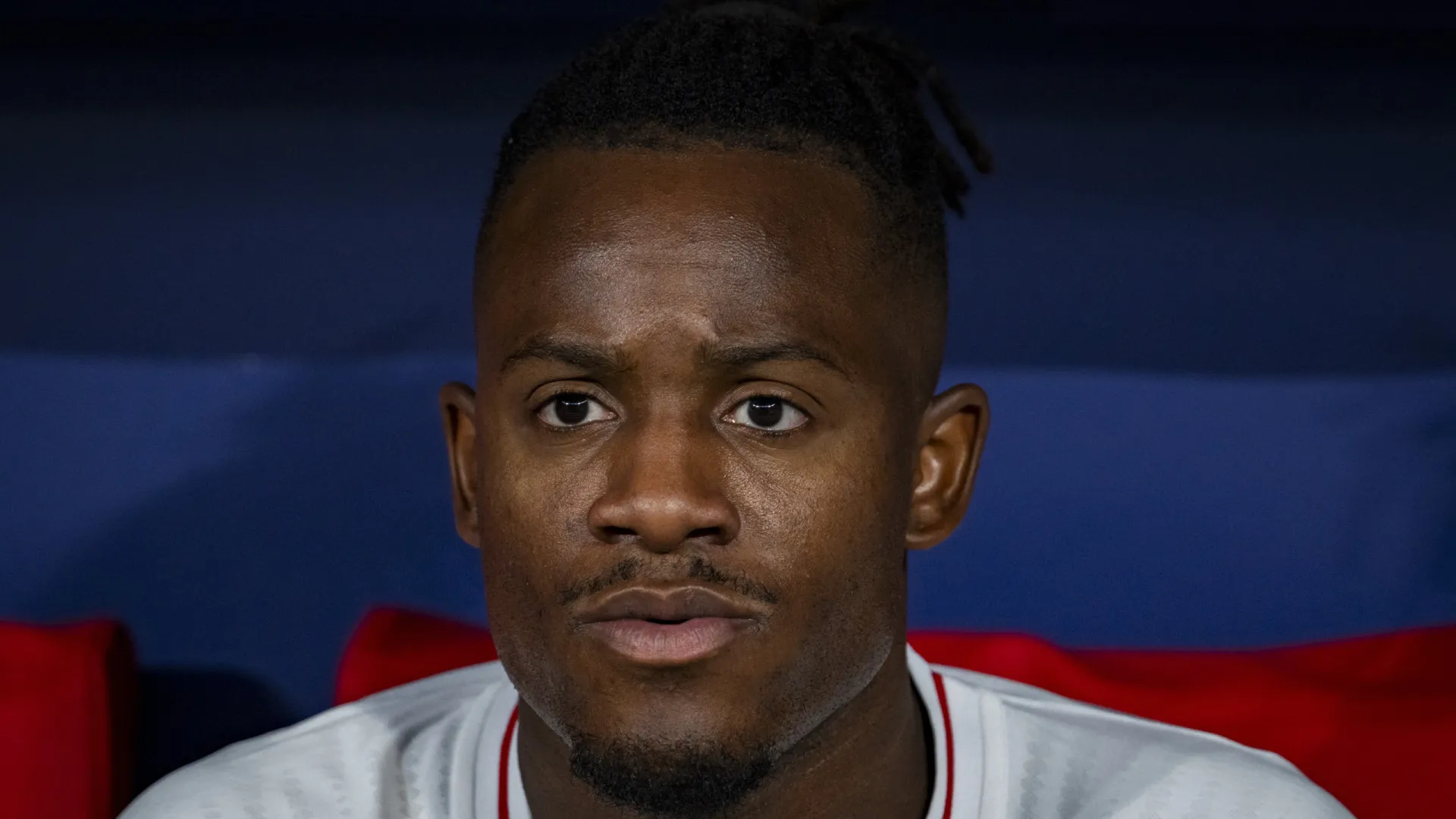 Craque do Eintracht Frankfurt procura dador de sangue para o gato