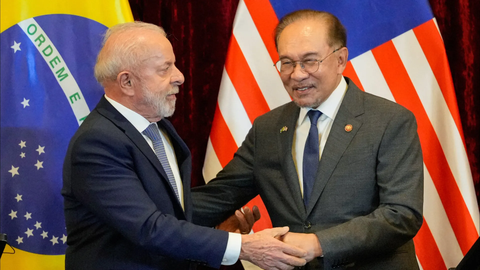 Lula defende multilateralismo e livre comércio durante visita à Malásia