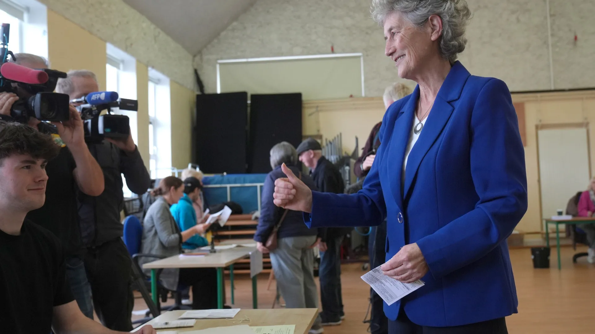 Catherine Connolly dada como vencedora das presidenciais na Irlanda