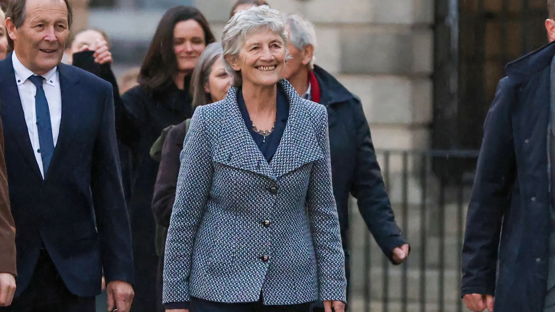 É oficial: Catherine Connolly vence as eleições presidenciais na Irlanda