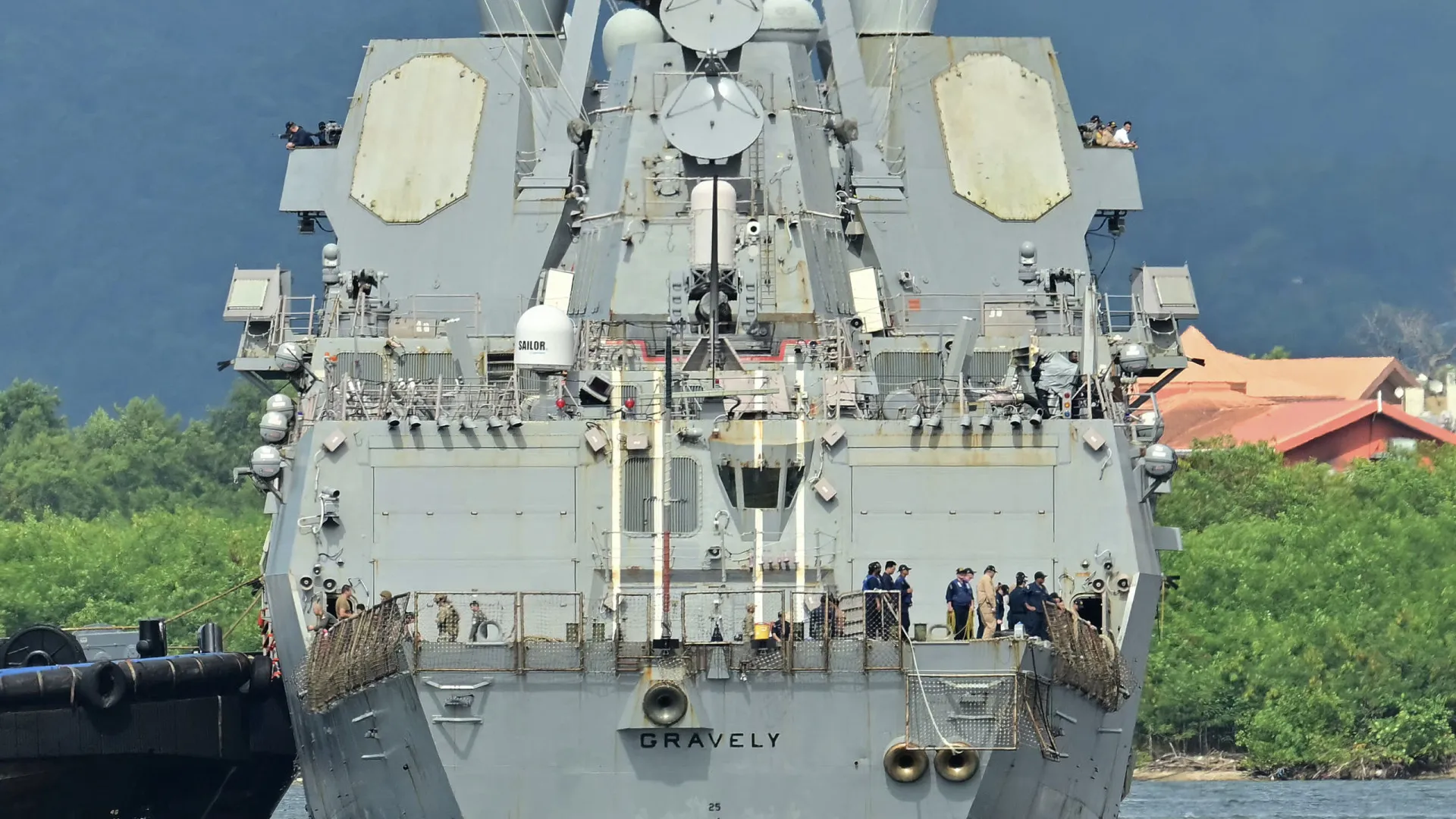 Navio dos EUA lançador de mísseis chega a arquipélago a 10km da Venezuela