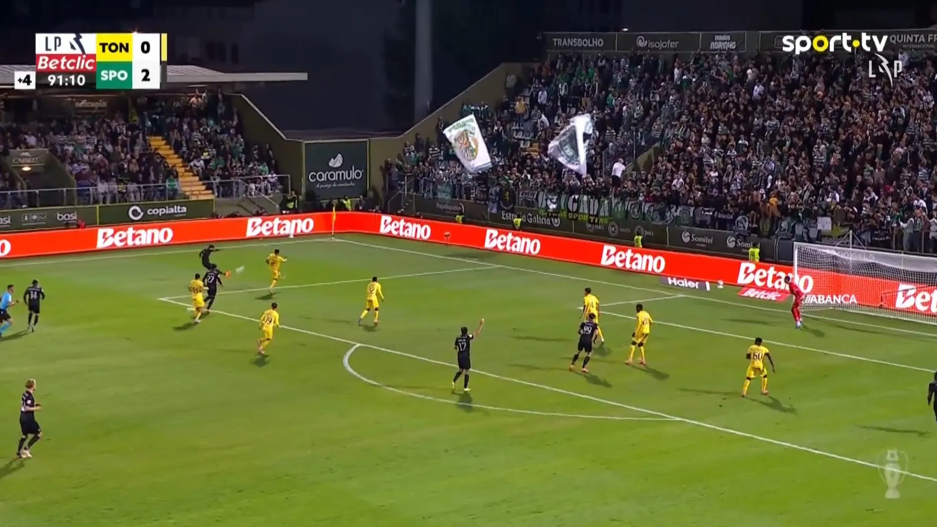 Geovany Quenda estreia-se a marcar na I Liga com um golo de...cabeça