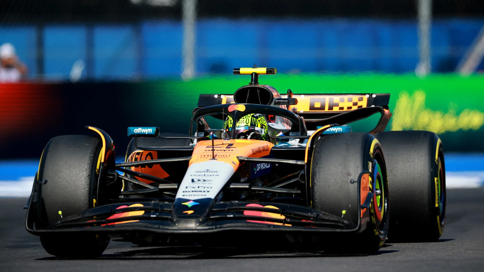 Norris vence GP do México e 'rouba' liderança do campeonato a Piastri