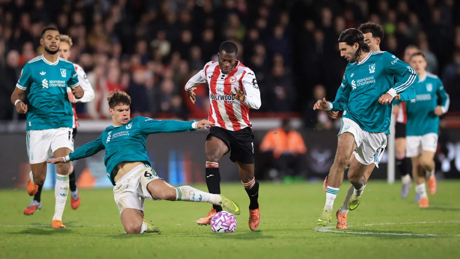 Arne Slot desafiado a riscar estrela do Liverpool: