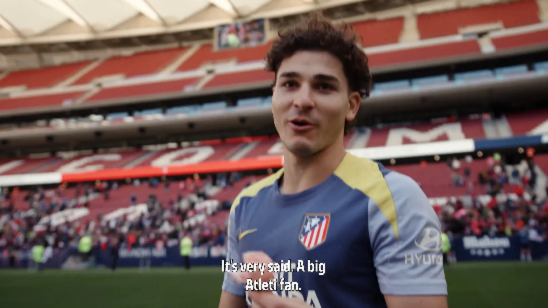 
                    Julián Alvárez cumpre desejo de adepto do Atlético que perdeu a filha
                