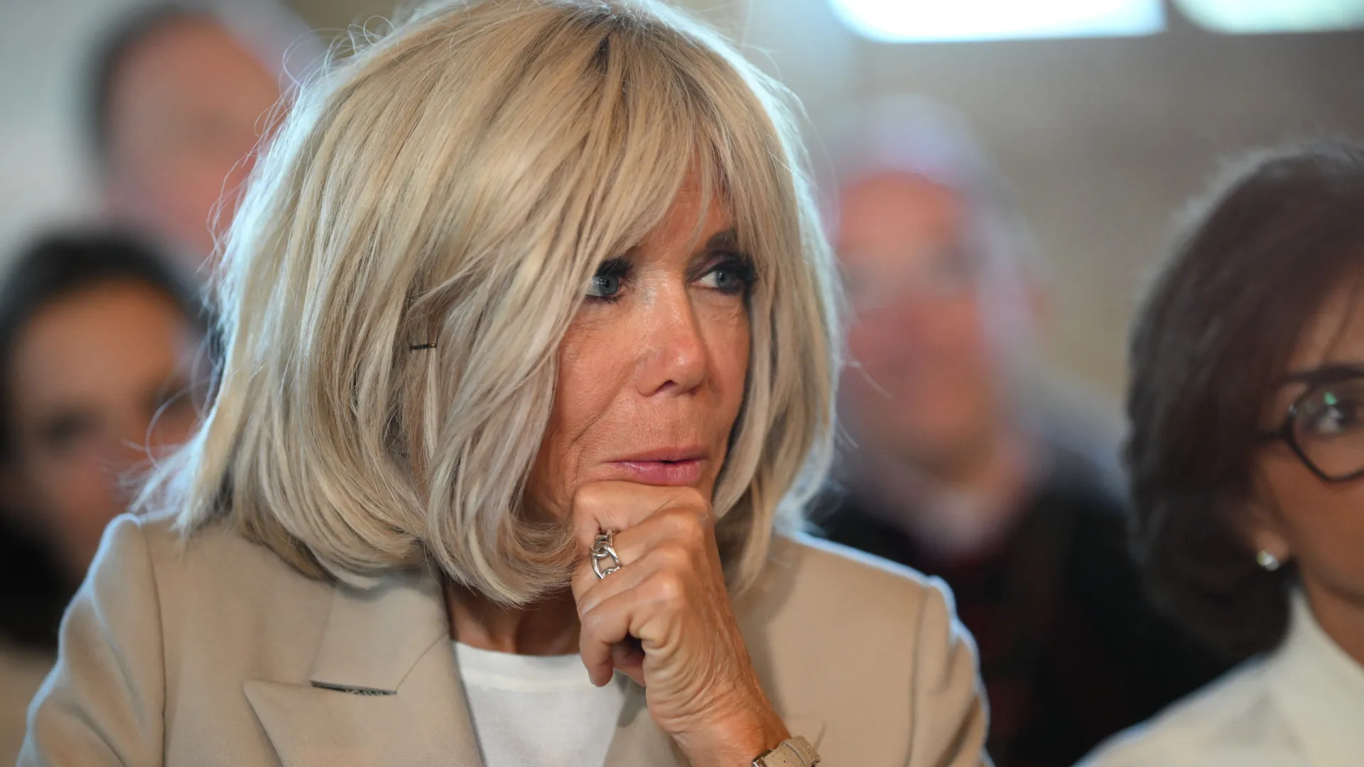 Hacker coloca registos fiscais de Brigitte Macron com nome de homem