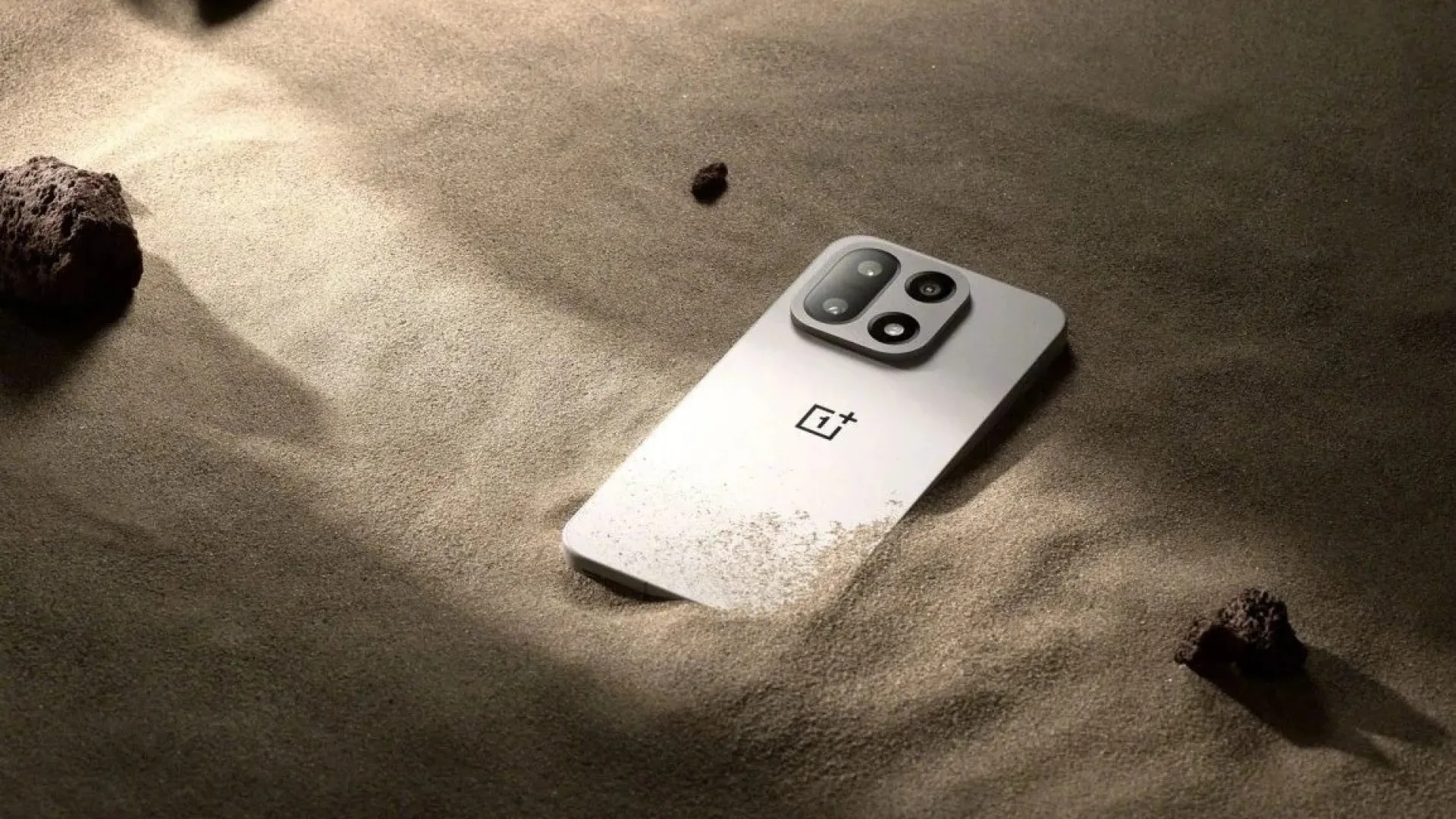 
                    OnePlus 15 já chegou à China. Quando é lançado por cá?
                