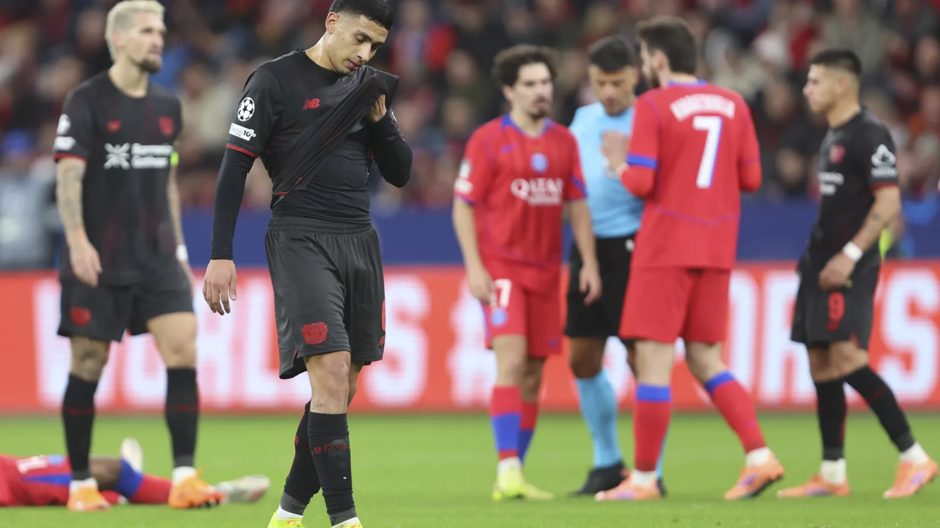 
                    Bayer Leverkusen perde habitual titular antes do jogo com o Benfica
                