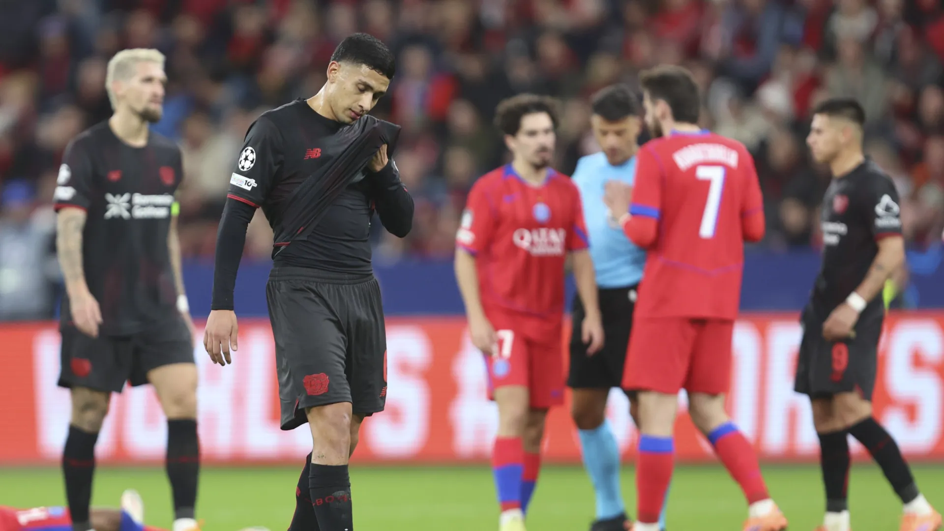 Bayer Leverkusen perde habitual titular antes do jogo com o Benfica