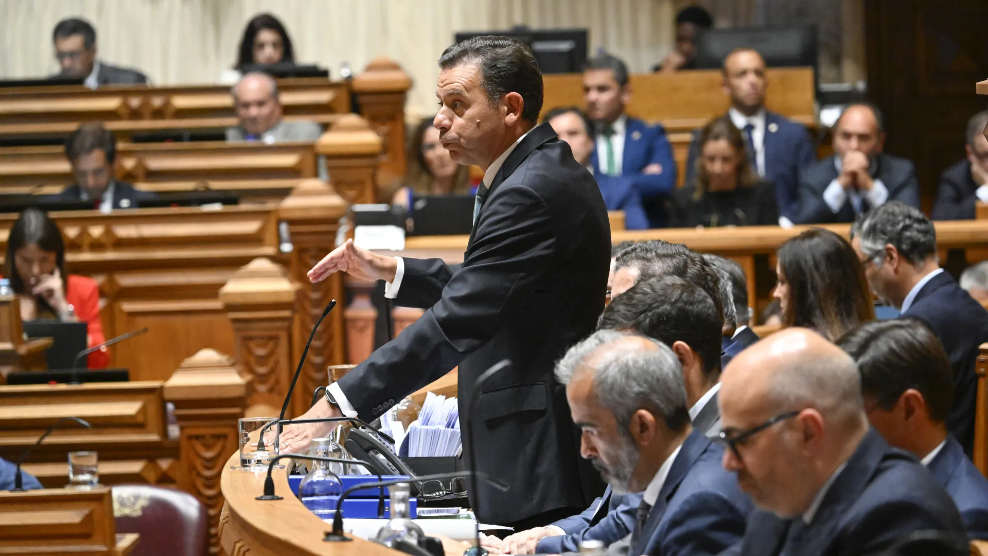 Montenegro critica