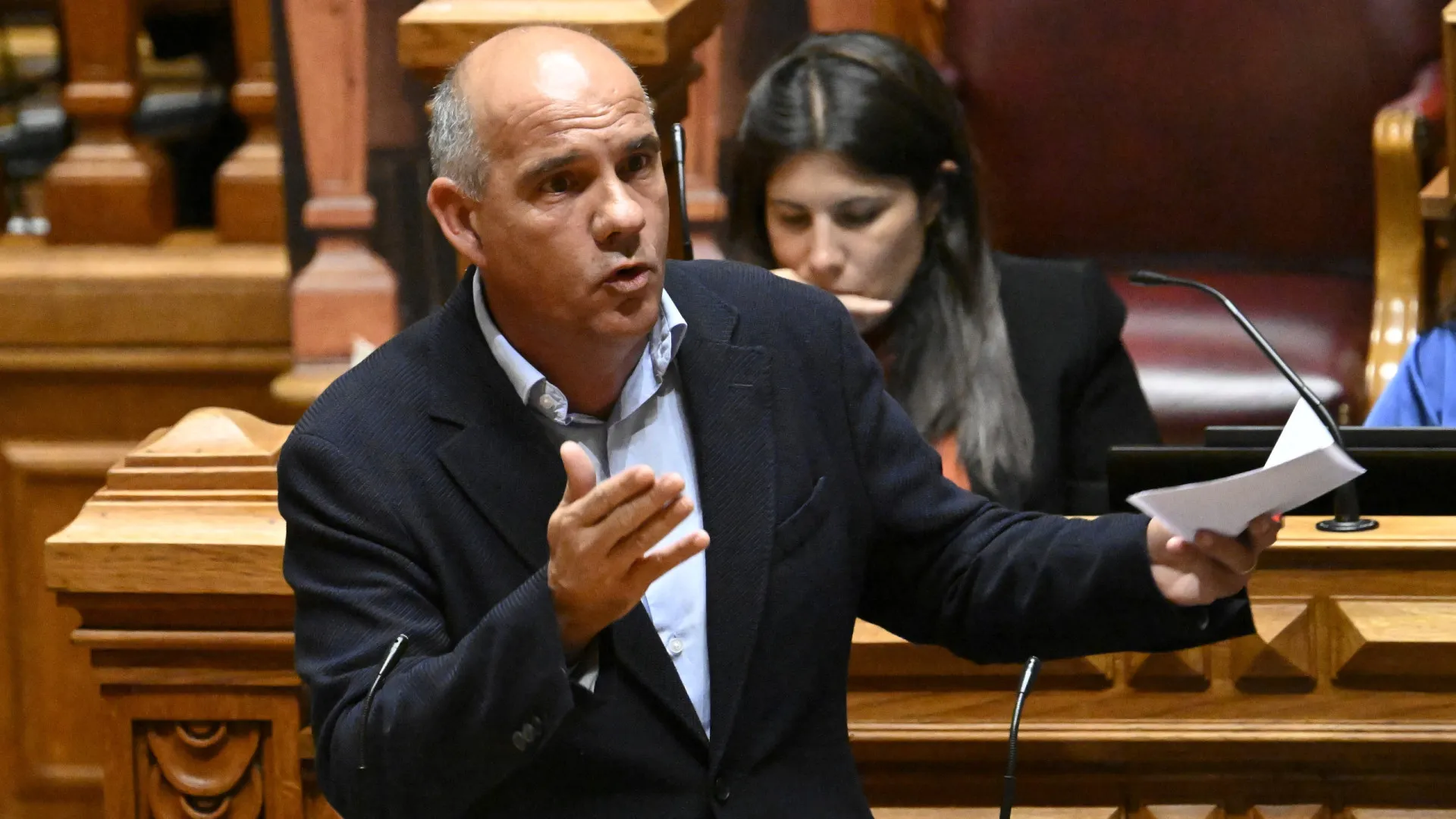 
                    PCP acusa Montenegro de não se posicionar para ter apoio do Chega e PS
                