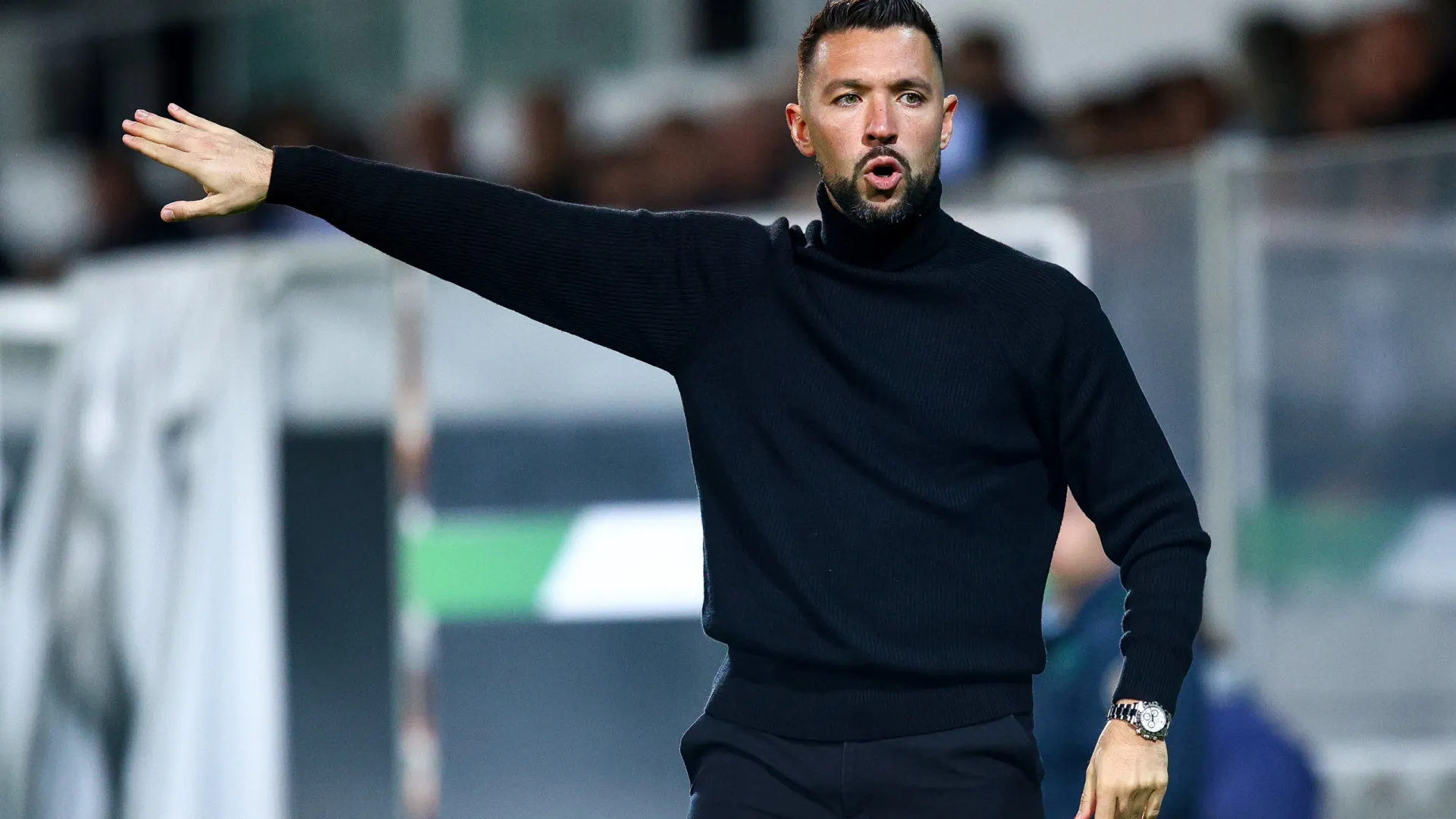 
                    Farioli dá aviso após vitória: 