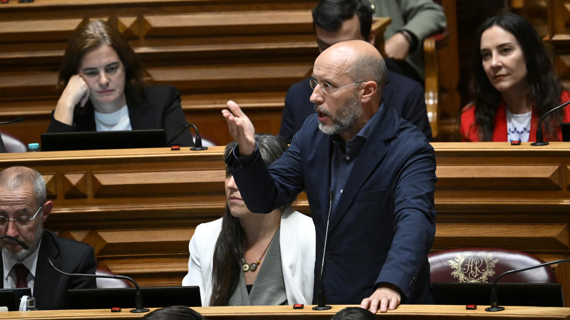 Livre contra documento que não desce IVA e mantém "anestesia fiscal"