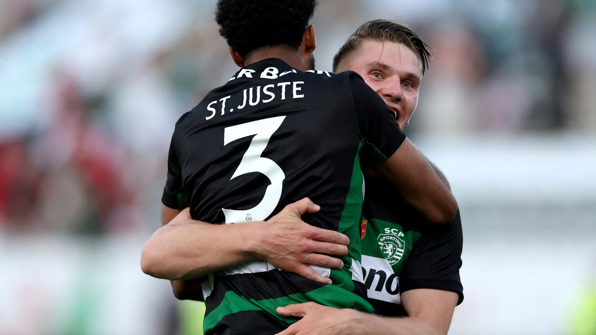 
                    Sporting à mesa? St. Juste e Gyokeres colocam conversa em dia
                